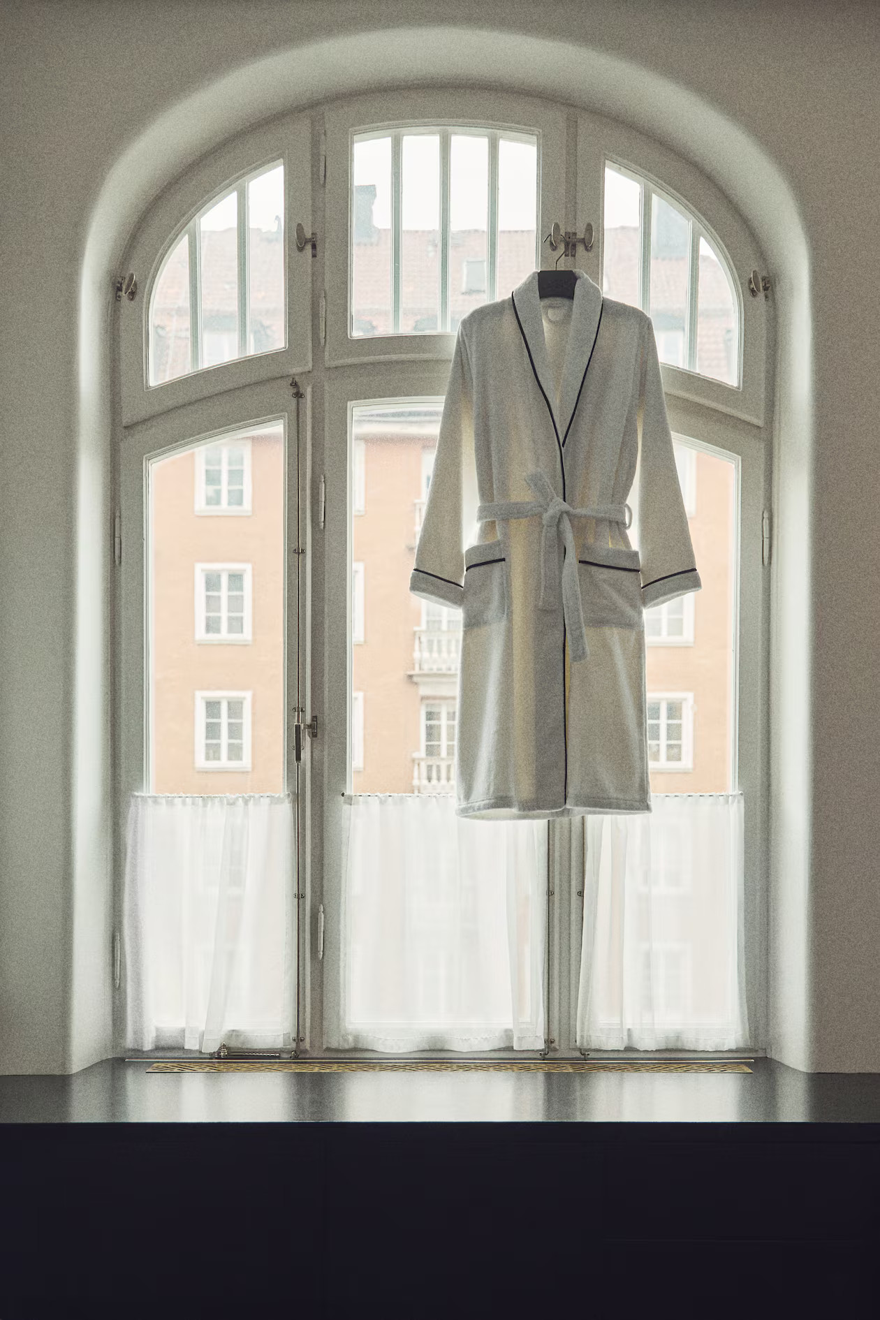 Bademantel aus Mikrofleece - Weiß - Home All | H&M AT | H&M (DE, AT, CH, NL, FI)