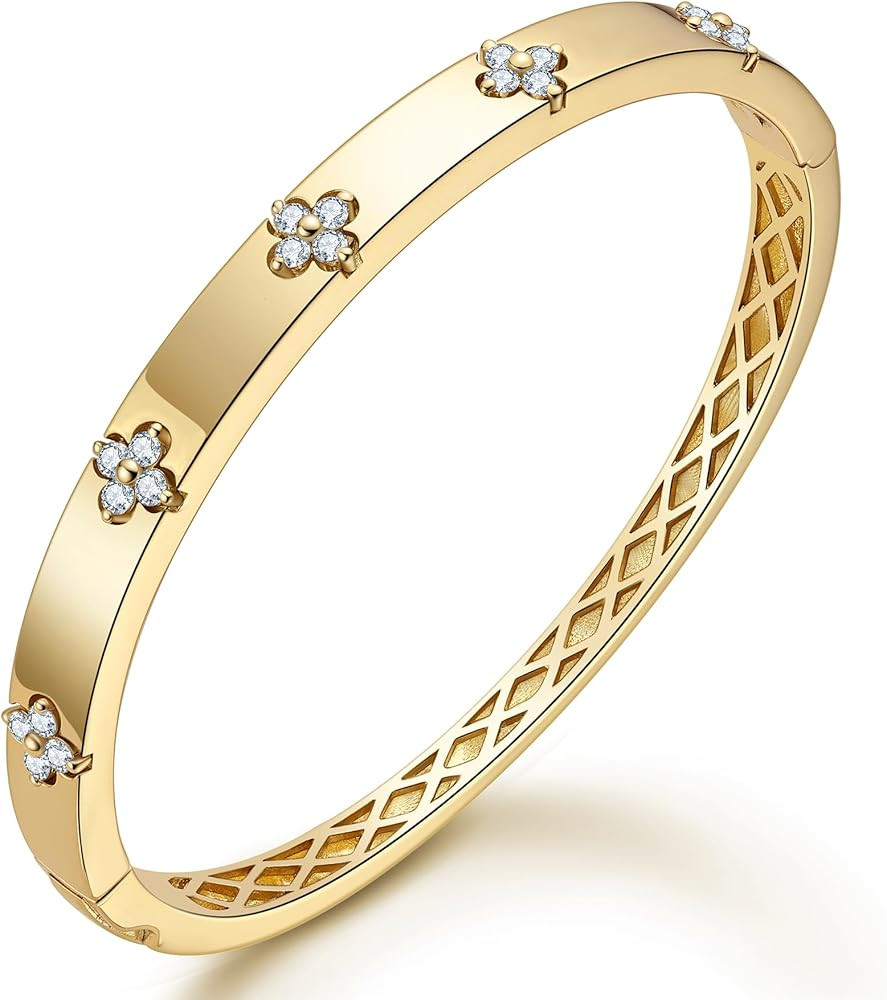 Clover Bracelets for Women Gifts with Lab-Grown Emerald and Moissanite|D Clolor VVS1 Clarity 3EX ... | Amazon (US)