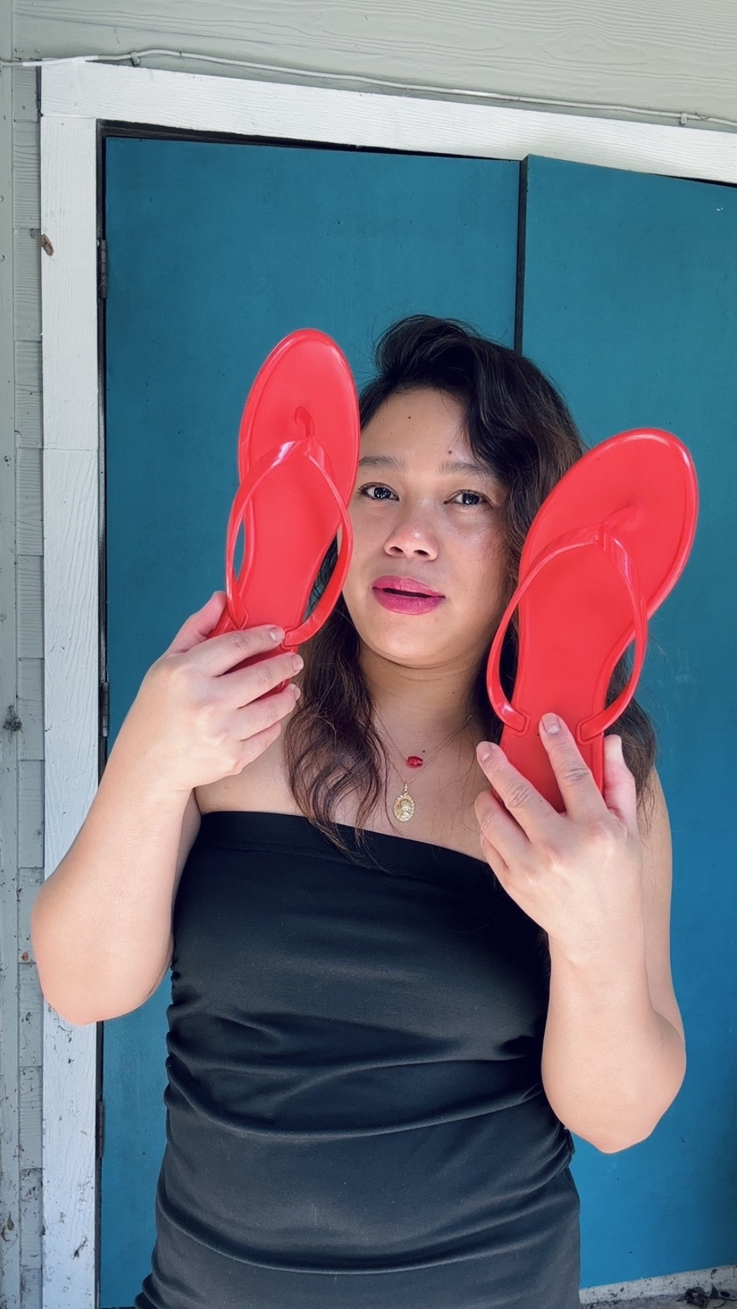 I wanted something fun to add a pop of color to my outfits, and these jelly sandals are such a cute find. Easy to throw on with dresses, shorts, or denim.