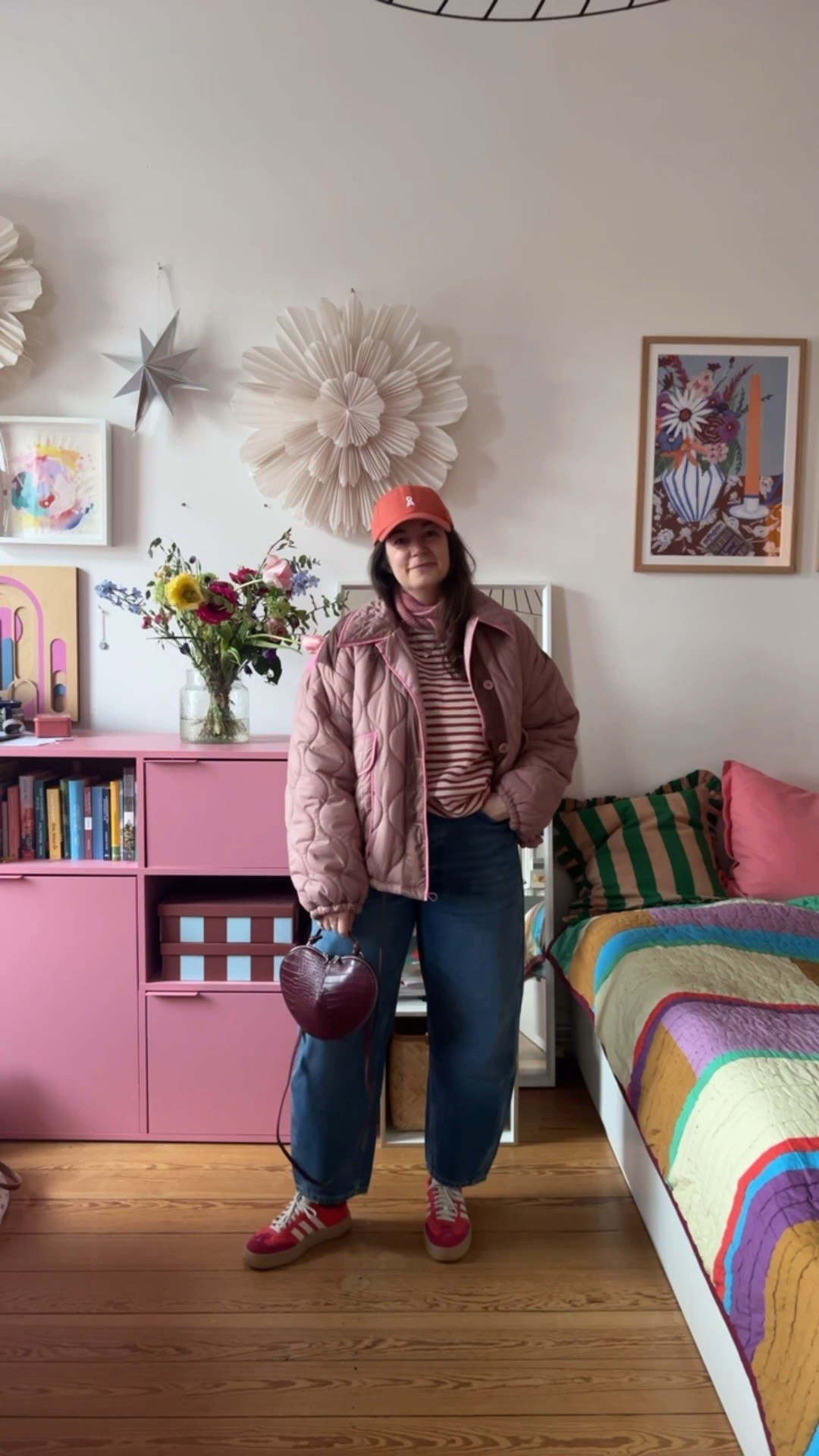 Frühlings Outfit mit neuer Lieblings Barrel Jeans und Mini Herz Tasche. 
15% Rabatt auf alles außer Sale bei Armedangels mit dem Code PINKEPANKI_15 ❤️. 

#fairfashion #jeans #barrel 

#LTKdeutschland #LTKmidsize #LTKjeans