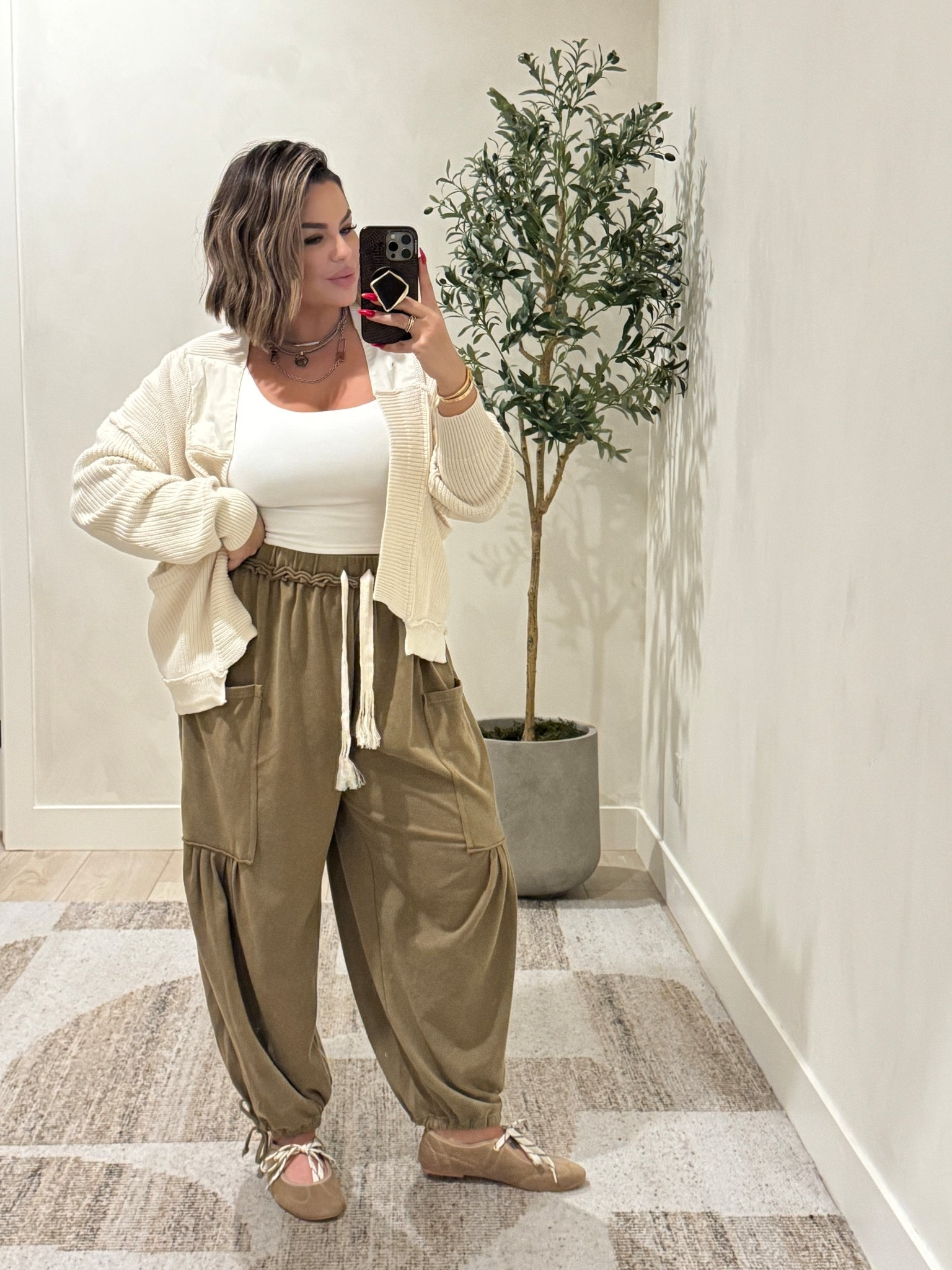 Pants xl 
Tank L
Sweater xl 
#amazon #freepoeple look for less 

#LTKMidsize #LTKootd