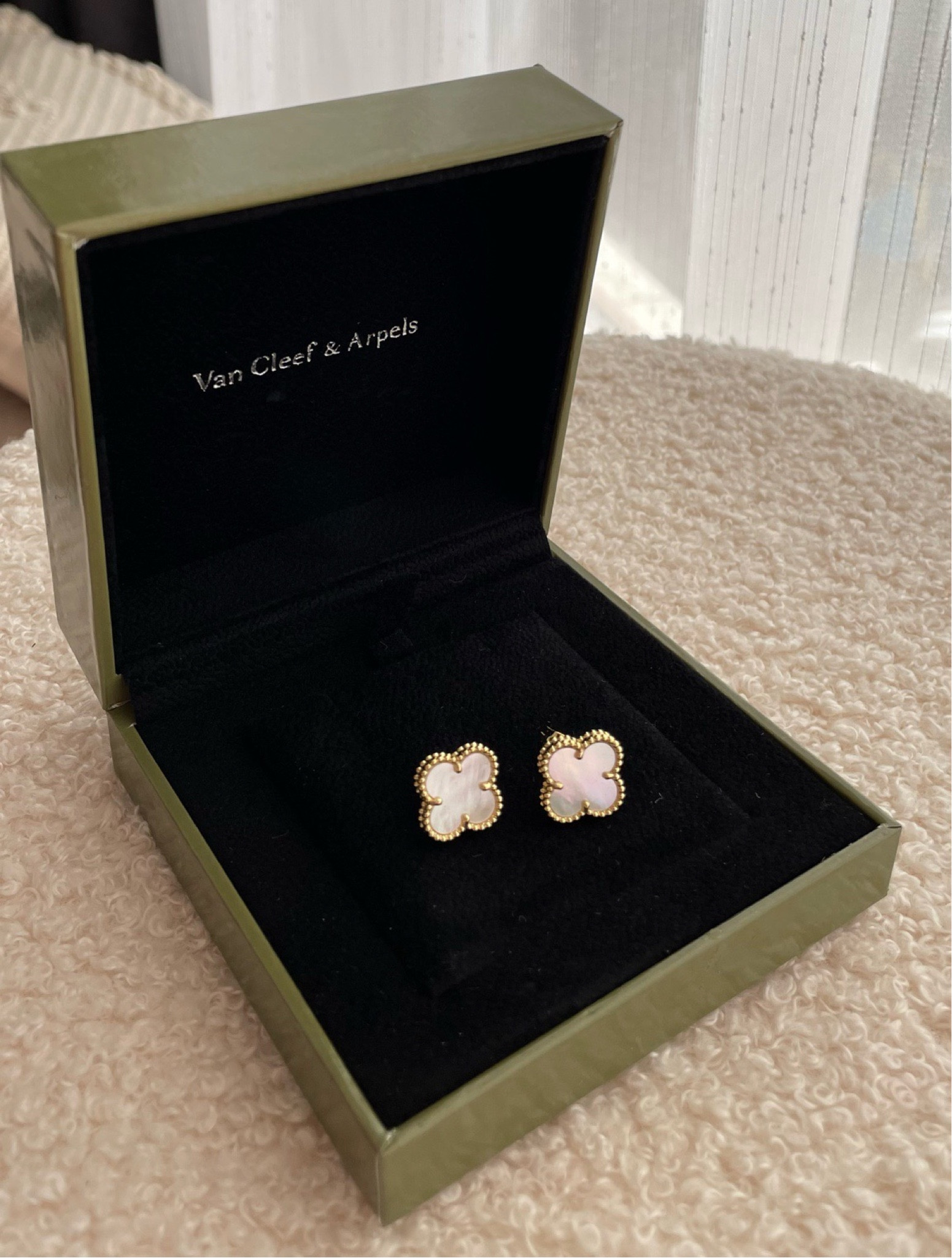 VAN CLEEF EAR STUDS 

#LTKitbag #LTKunder50 #LTKsalealert