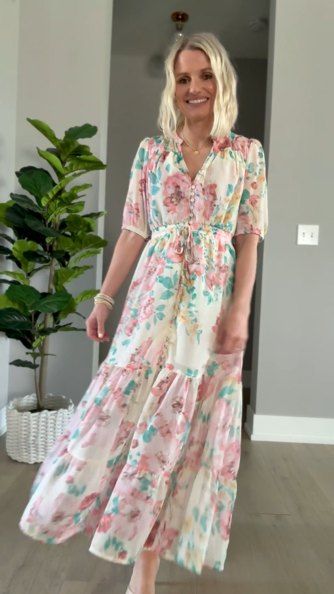 I love this gorgeous dress from @Gibsonlook! It’s currently 50% off plus use my code THRIFTYWIFE15 for an extra 15% off!

#LTKSeasonal #LTKOver40 #LTKPetite