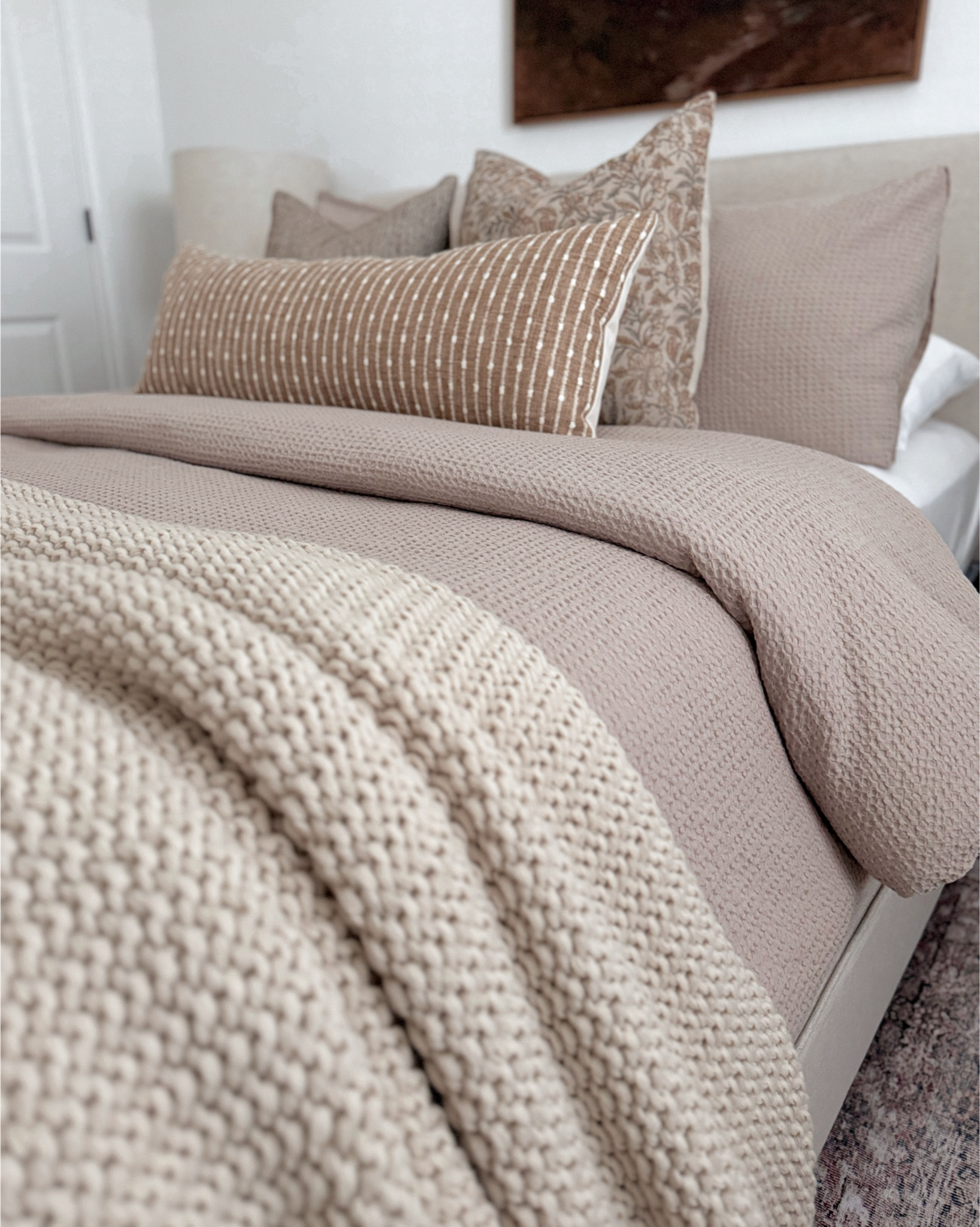 Guest Bedroom Inspo 🛏️🩷

Quince bedding, layered bedding, neutral bedding, casaluna chunky knit blanket, table lamp, night stand, loloi rug, area rug, wall art, target finds, amazon finds 

#LTKFindsUnder100 #LTKFindsUnder50#LTKspring #LTKSpringSale 

#quince
#bedding
#cozybedding

#LTKSaleAlert #LTKHome #LTKdayinmylife