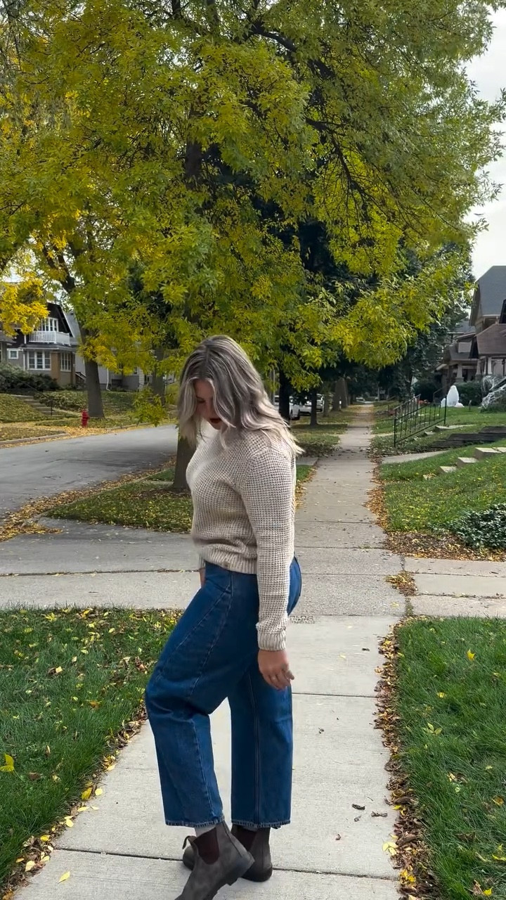 The tall girl version of granola chic 🍂 

I am finally loving the fit of a pair of tall barrel jeans. I love styling them to support my nature, girl aesthetic. I grabbed this sweater while I was in Moab. The sleeve length was a major major selling point 🤎

Alt:This outfit says: I hike sometimes 🥾☕️ 

#TallGirl #TallOutfit #TallDenim #TallSweater #GranolaGirl #FallFashion #TallGirlsRock #LongInseam #Tall #TallGirlProblems #tentree #Blunstone #BarrelJeans #TallBarrelJeans