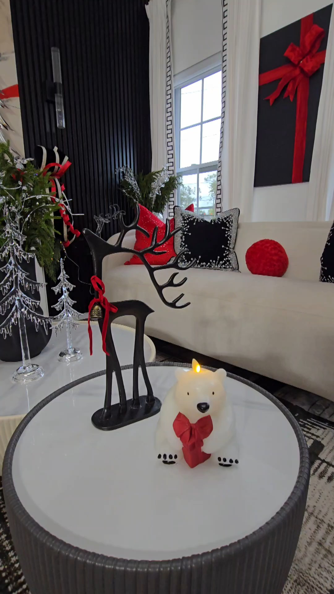 CHRISTMAS LIVINGROOM 

#LTKHoliday