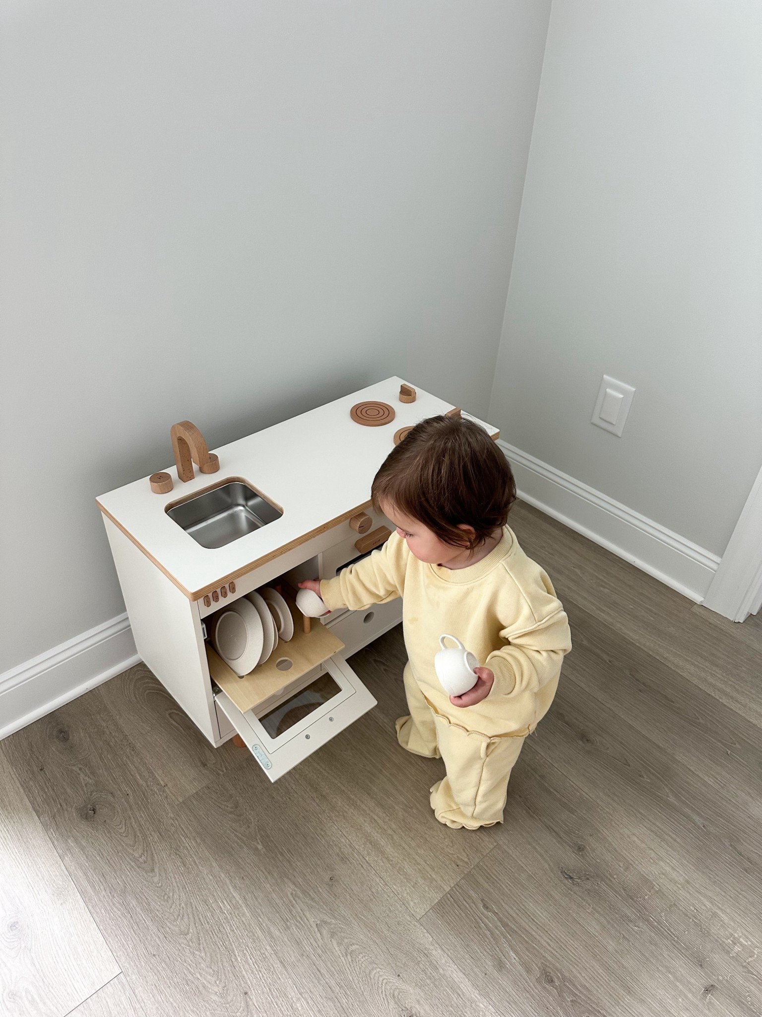 obsessed with new play kitchen and this butter yellow set 💛 #playkitchen #toddler #playroom

#LTKFamily #LTKKids