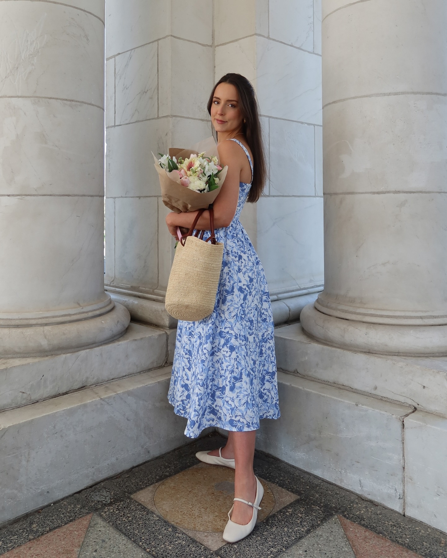 Spring called… I answered 🌸 @onequince #quincepartner 

Head to my IG to get 10% off discount code on your first order at @onequince 🫶🏻 

#spring #outfitdujour #springoutfitideas #ootd #springaesthetic #girlythings #pinterestgirl #summerdress #linenootd #linendress 