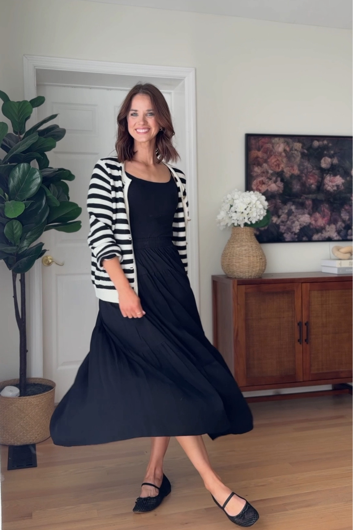 Nursing friendly teacher outfit // pumping friendly teacher outfit // business casual 

Button down Sweater : wearing s
Tank : wearing s
Black skirt : wearing s
Black flats : fit tts 

#LTKBacktoSchool #LTKStyleTip #LTKSeasonal