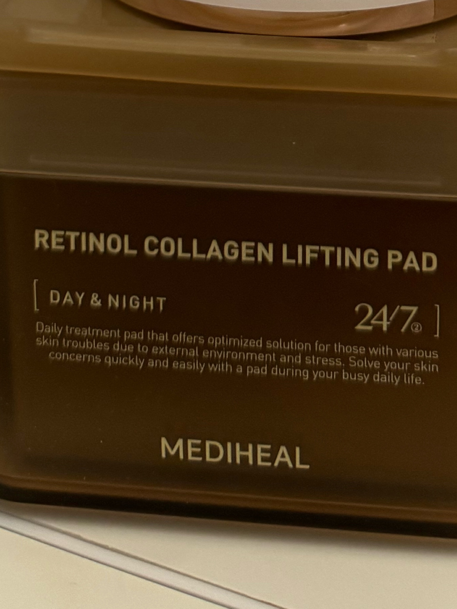 Retinol collagen pads