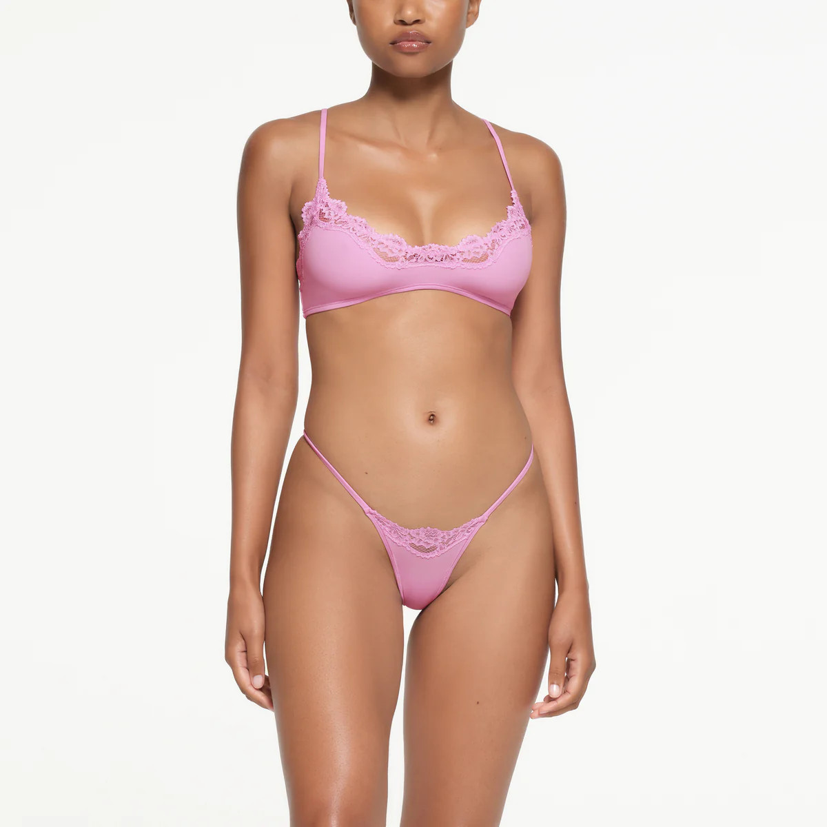 FITS EVERYBODY LACE SCOOP BRALETTE | PETAL | SKIMS (US)