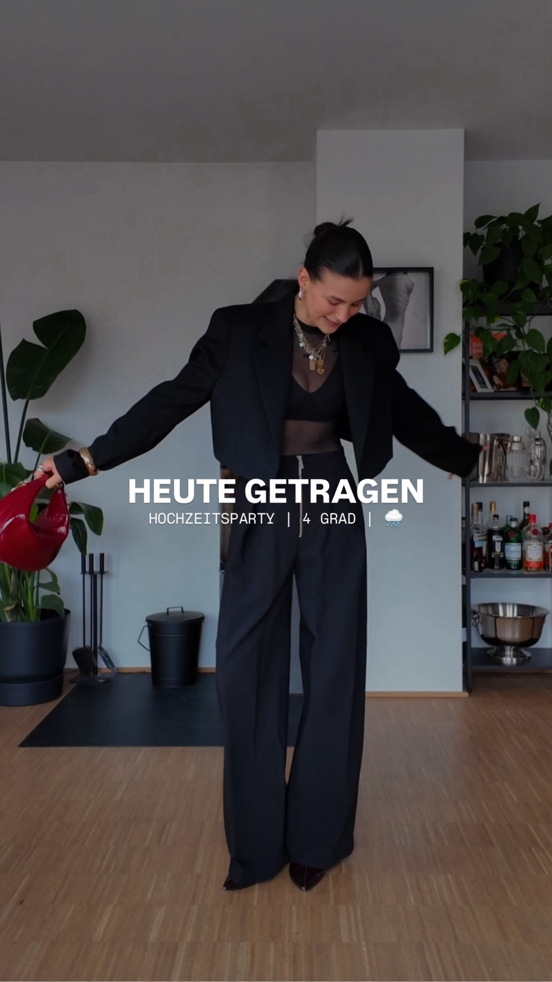 readyyyyy für den sektempfang 🥂 gibt für mich nichts schöneres, als die liebe zu feiern 🌚 
heute auf dem plan: vorm standesamt mit luftballons warten, entspannt aufs brautpaar anstoßen und dann geht’s noch in eine apfelweinkneipe essen - bester start ins wochenende 💘

#LTKpartywear #LTKstyletip #LTKdeutschland