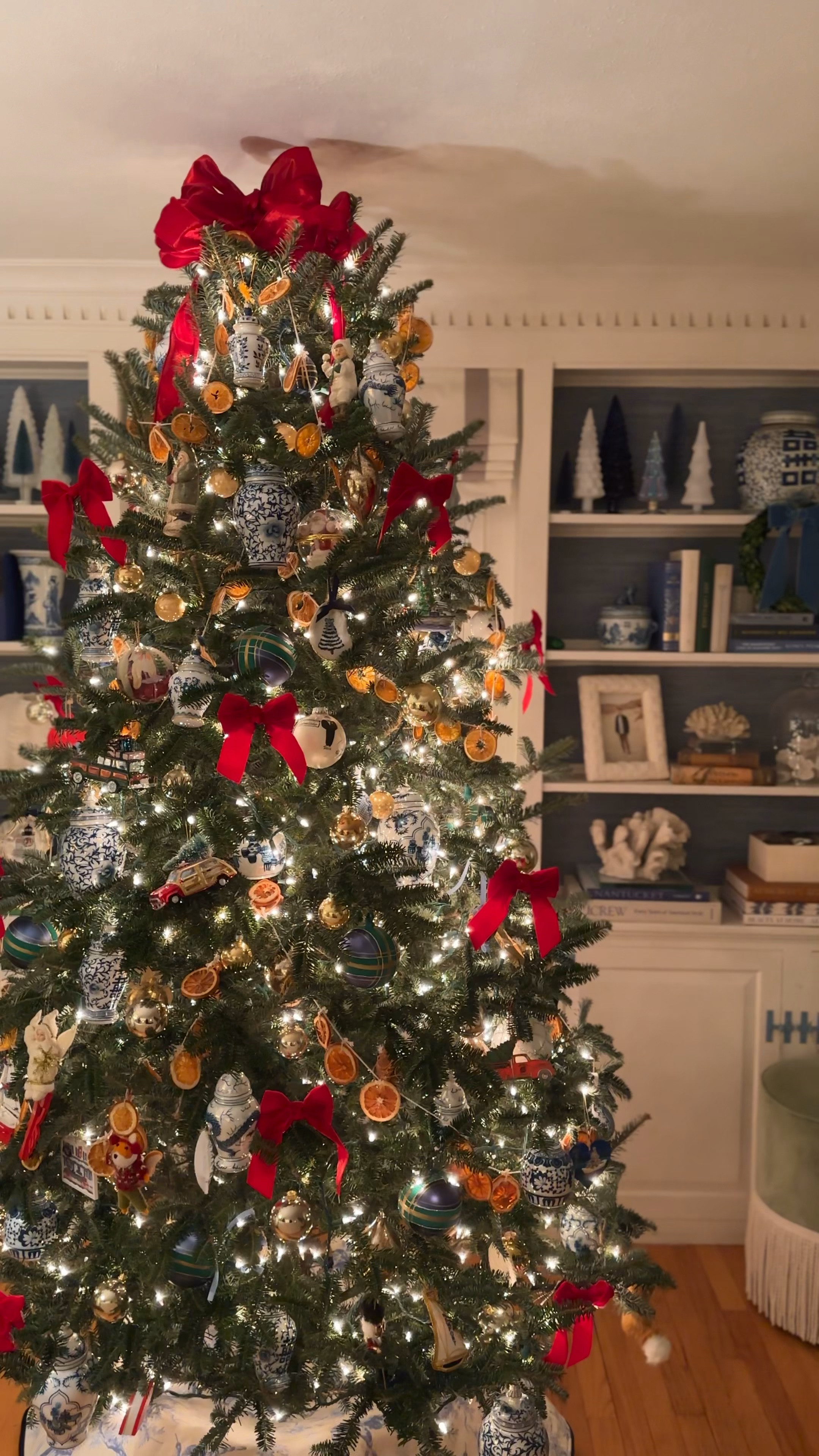 These little red velvet bows on our tree get so many asks…here’s the link for you.

#LTKWatchNow #LTKHoliday #LTKHome