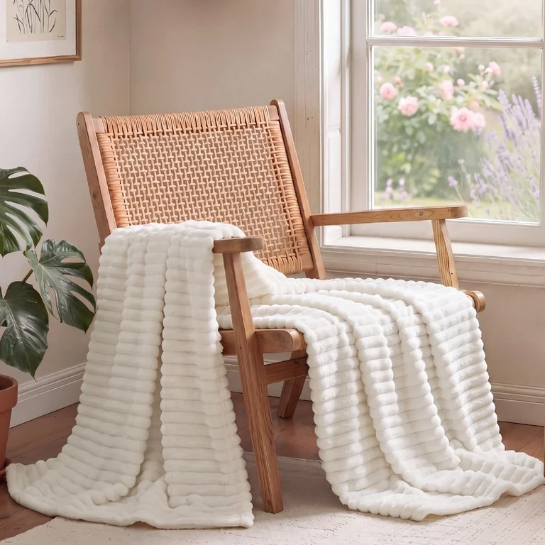 U by Bedsure White Fleece Throw Blanket for Couch, Super Soft Cozy Blankets for Women, Girls, Bed... | Walmart (US)