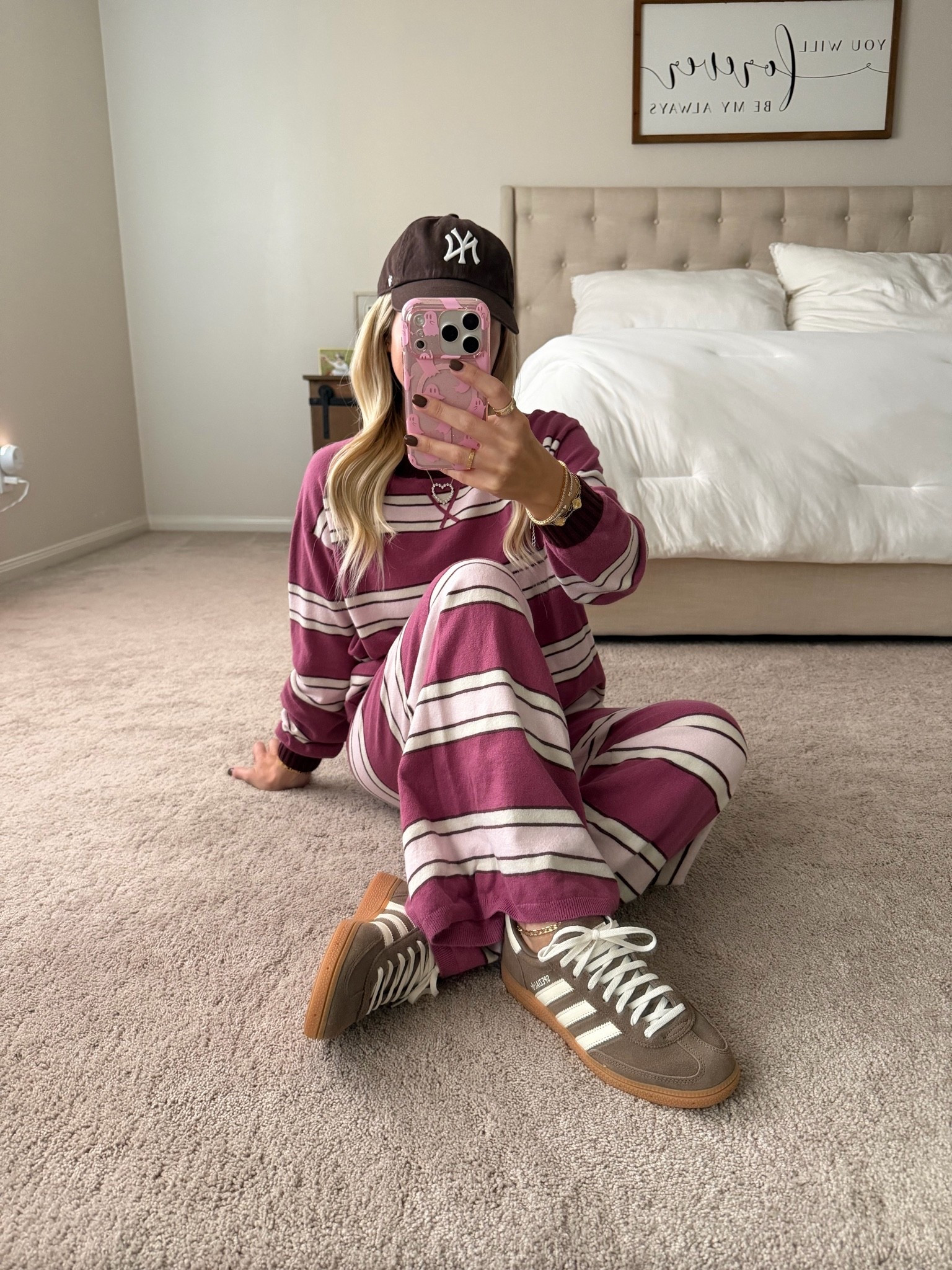 @Aerie matching set
Size xs
Brown adidas tts
Fall outfit