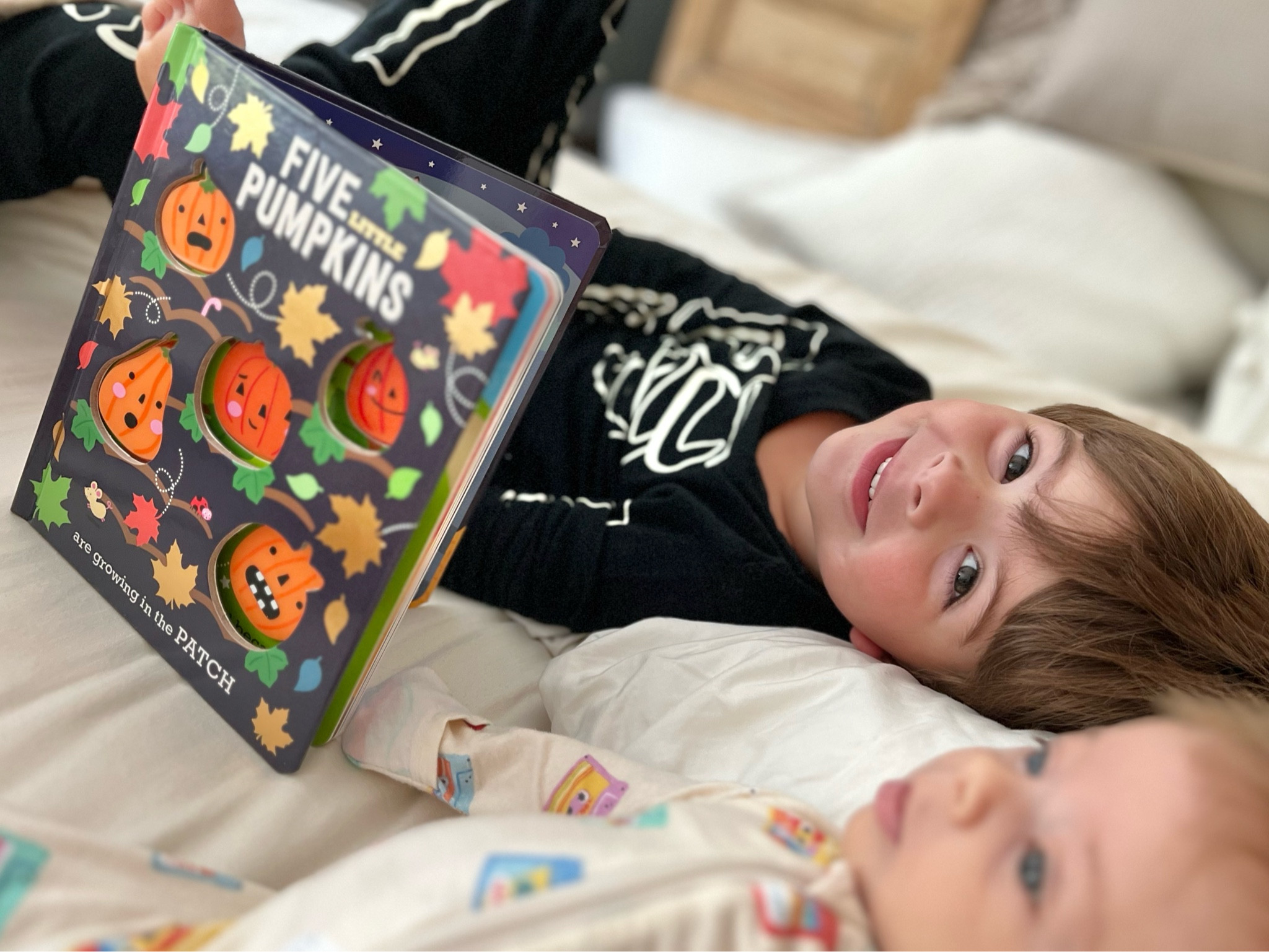 If you’re looking for a few Fall books for your little one this book has been a hit with my boys! 

Board book
Kids books 
Fall books 
Halloween 

#LTKSeasonal #LTKfamily #LTKkids