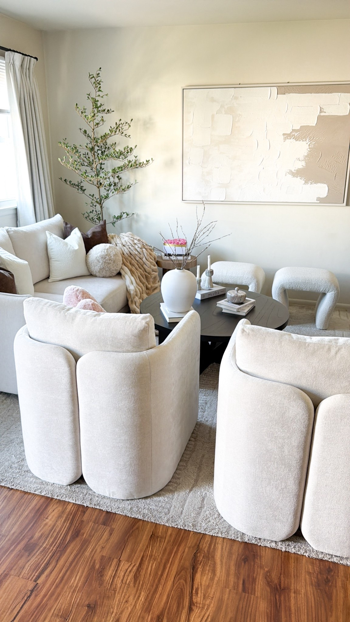 Neutral living decor🤍✨