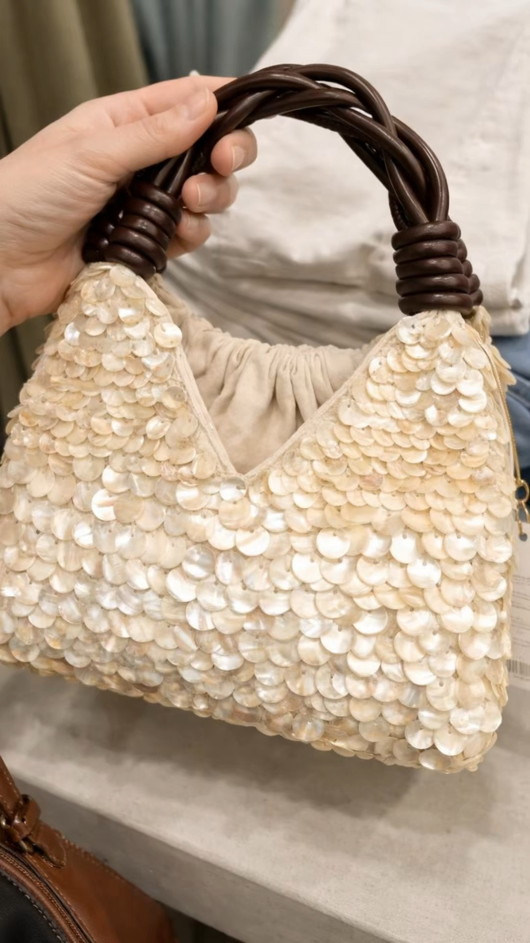 I was NOT expecting this from H&M…
The texture, the details, the whole vibe?? It looks so expensive 😭✨

#LTKbag