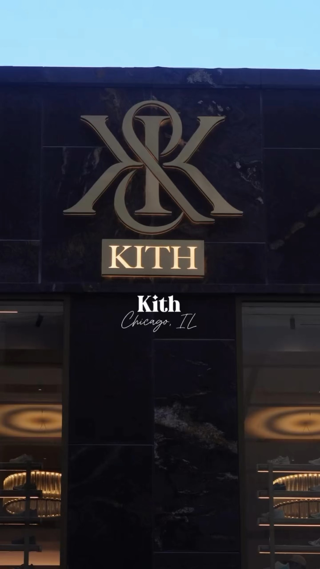 @kith made its way to Chicago! Went for the grand opening & it was popular, the line was so long but the wait was worth it.

The store is beautiful & the pieces are quality of course.
There’s a new ASICS drop as well, so tap into that if you haven’t already.

#kith #kithchicago #kithnyc #chicago #chicagocontentcreator