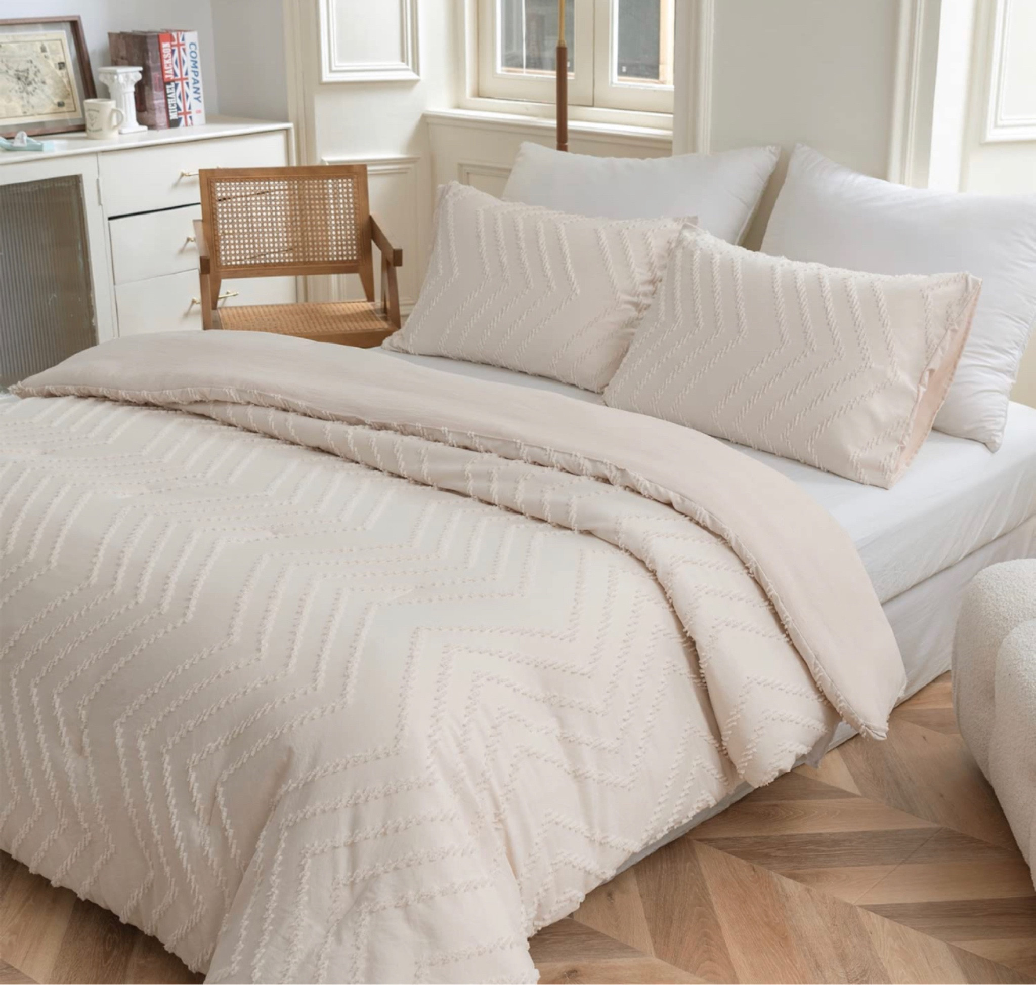 Cream Chevron Tufted Design Comforter for Queen Bed ,Lightweight and Fluffy Bed Comforter Set 3 Pieces for All Seasons

#LTKFind #LTKhome
