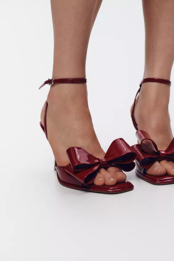 PATENT EFFECT BOW SANDALS | Zara US