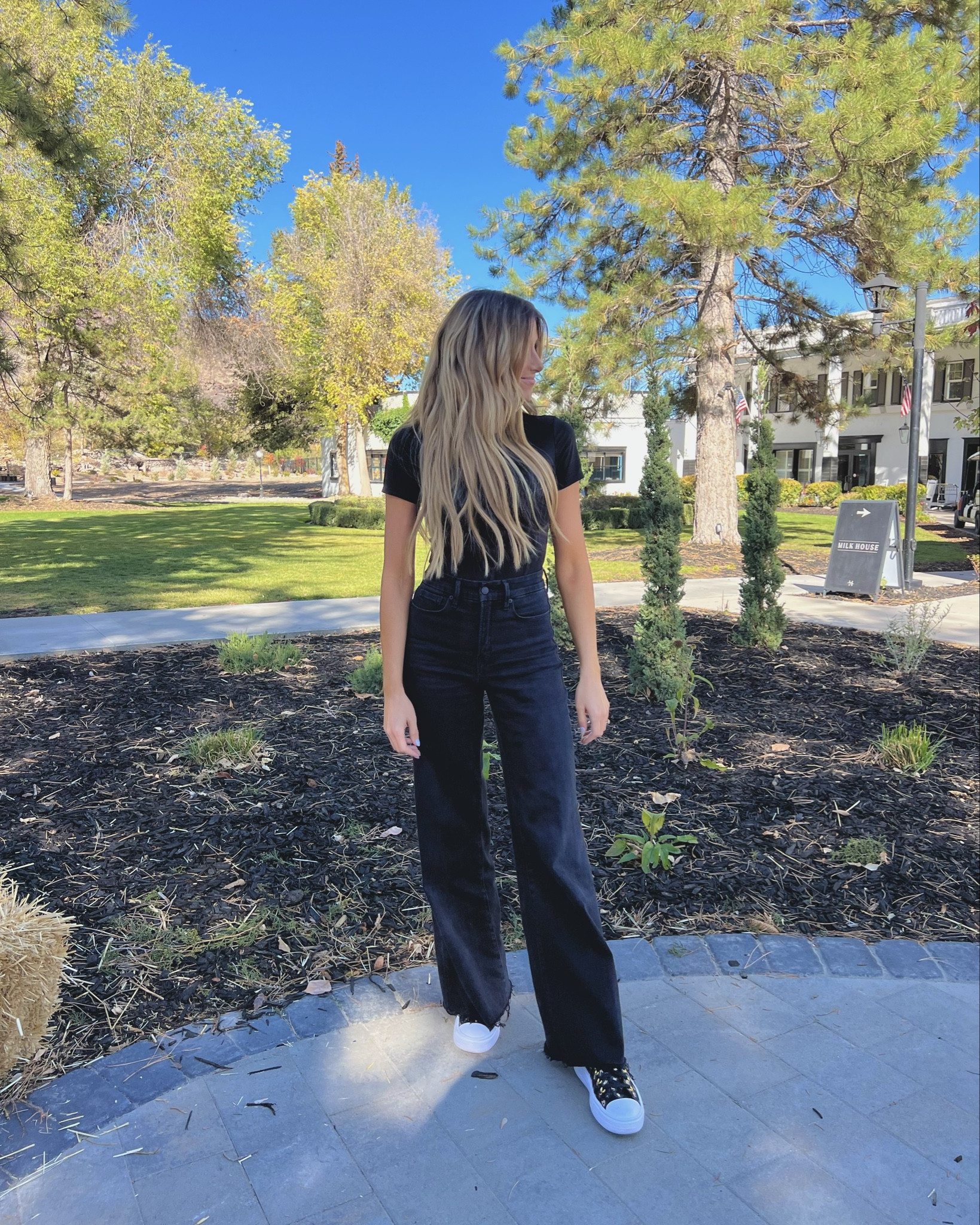 Good American all black fit 🖤 jeans size 0 and corset bodysuit size small

#LTKStyleTip