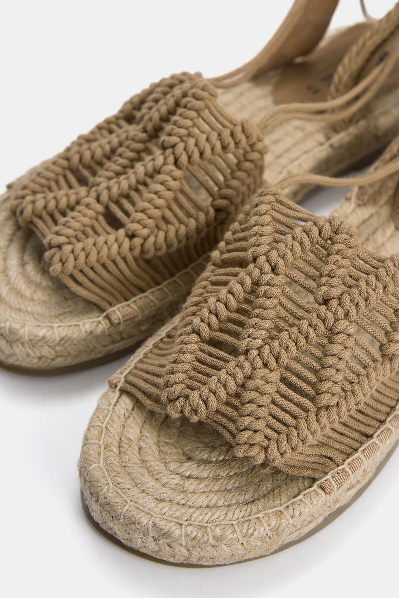 Flache Sandalen Jute Schnürung | PULL and BEAR DE