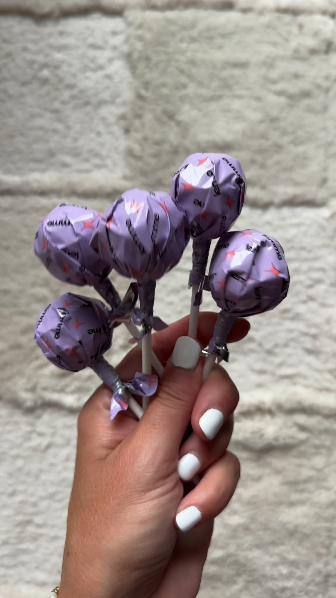 lemme GLOW lollipops 

#LTKFindsUnder50 #LTKBeauty #LTKVideo