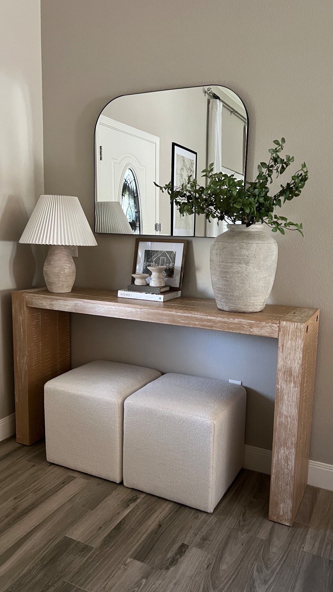 Entryway idea! Entryway design! Entryway table! Entry table decor 

#LTKHome #LTKStyleTip