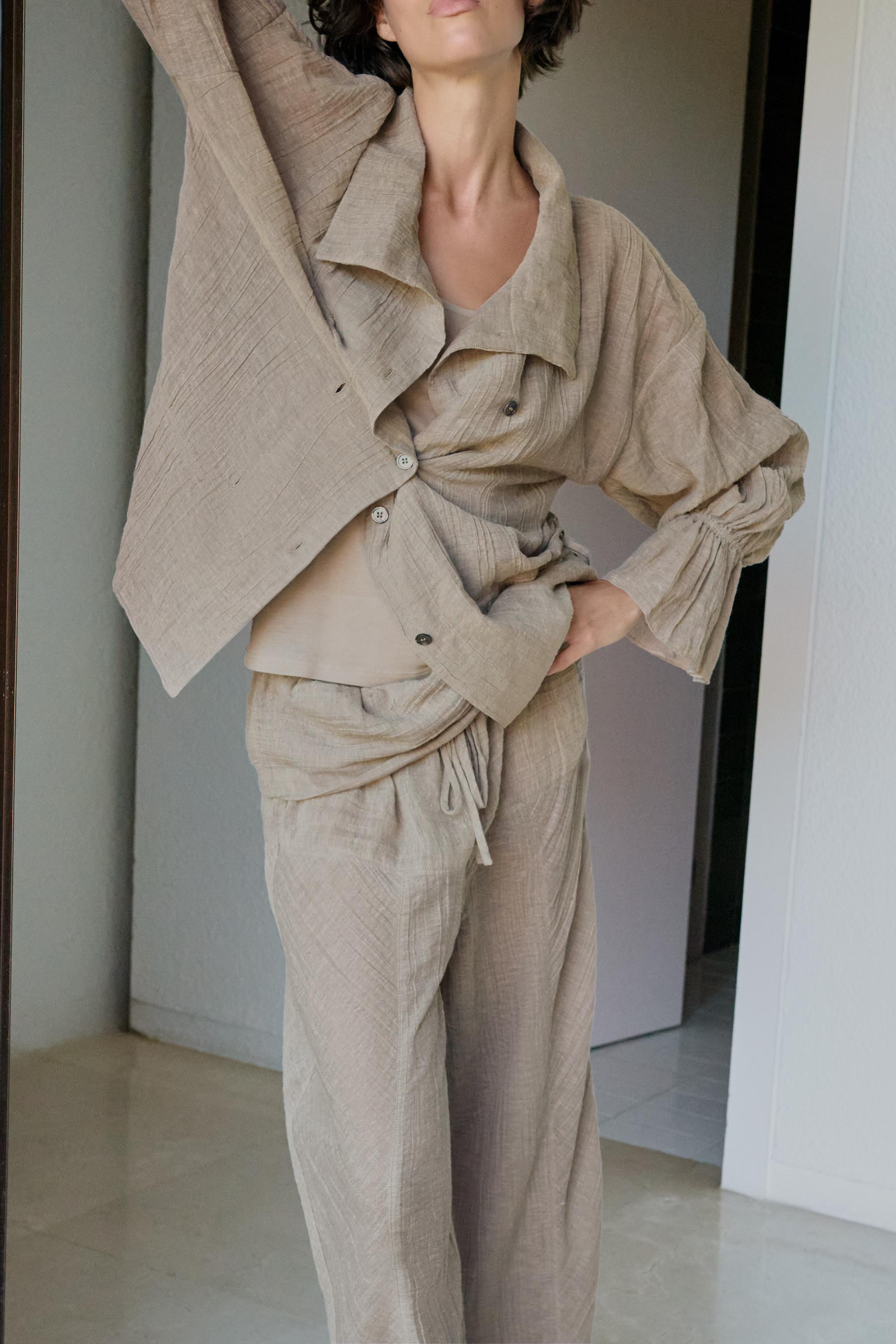 Mid-rise trousers made of a linen blend. Feature textured fabric detailing. Straight leg. Front c... | Zara US