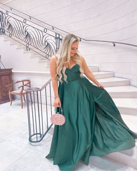 Green formal dress 💚
Satin gown with slit
With pink jeweled clutch🩷


#LTKwedding