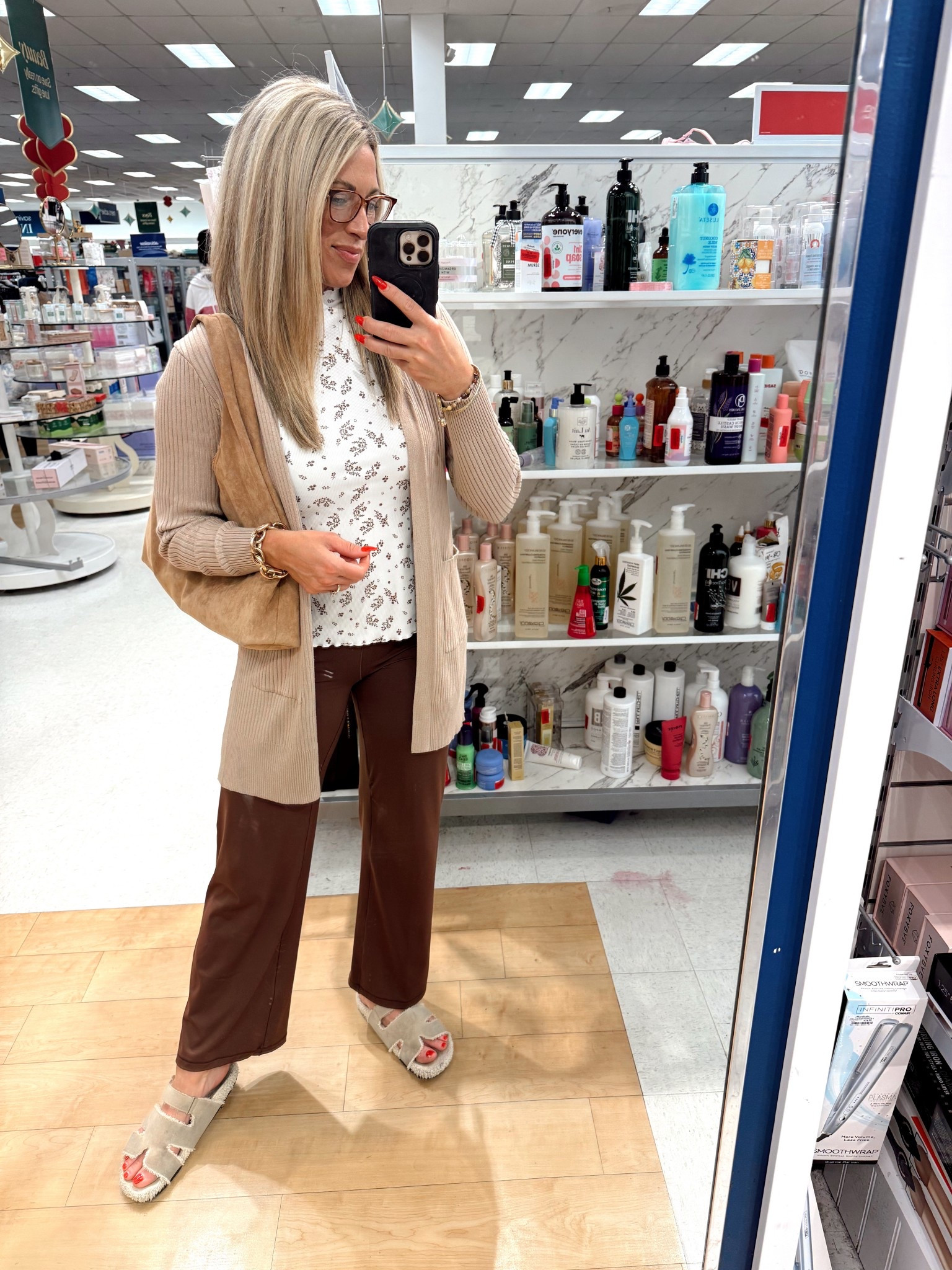 What I wore Christmas shopping 

Yoga pants, cozy cardigan, comfy outfit, holiday outfits

#LTKFindsUnder50 #LTKootd #LTKHoliday