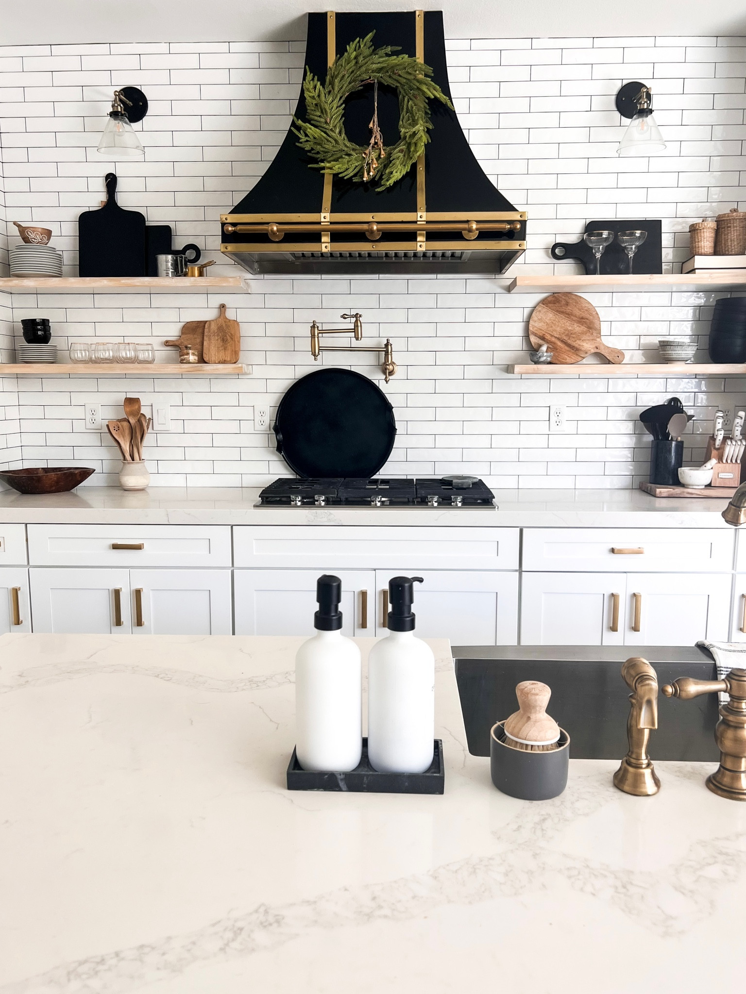 Adding some of my favorite winter touches from Gatehouse No. 1. 

Christmas decor
Kitchen decor
Christmas kitchen
Gold bells
Pine cone wreath
Realistic greenery Sale

#LTKSeasonal #LTKHoliday #LTKHolidaySale