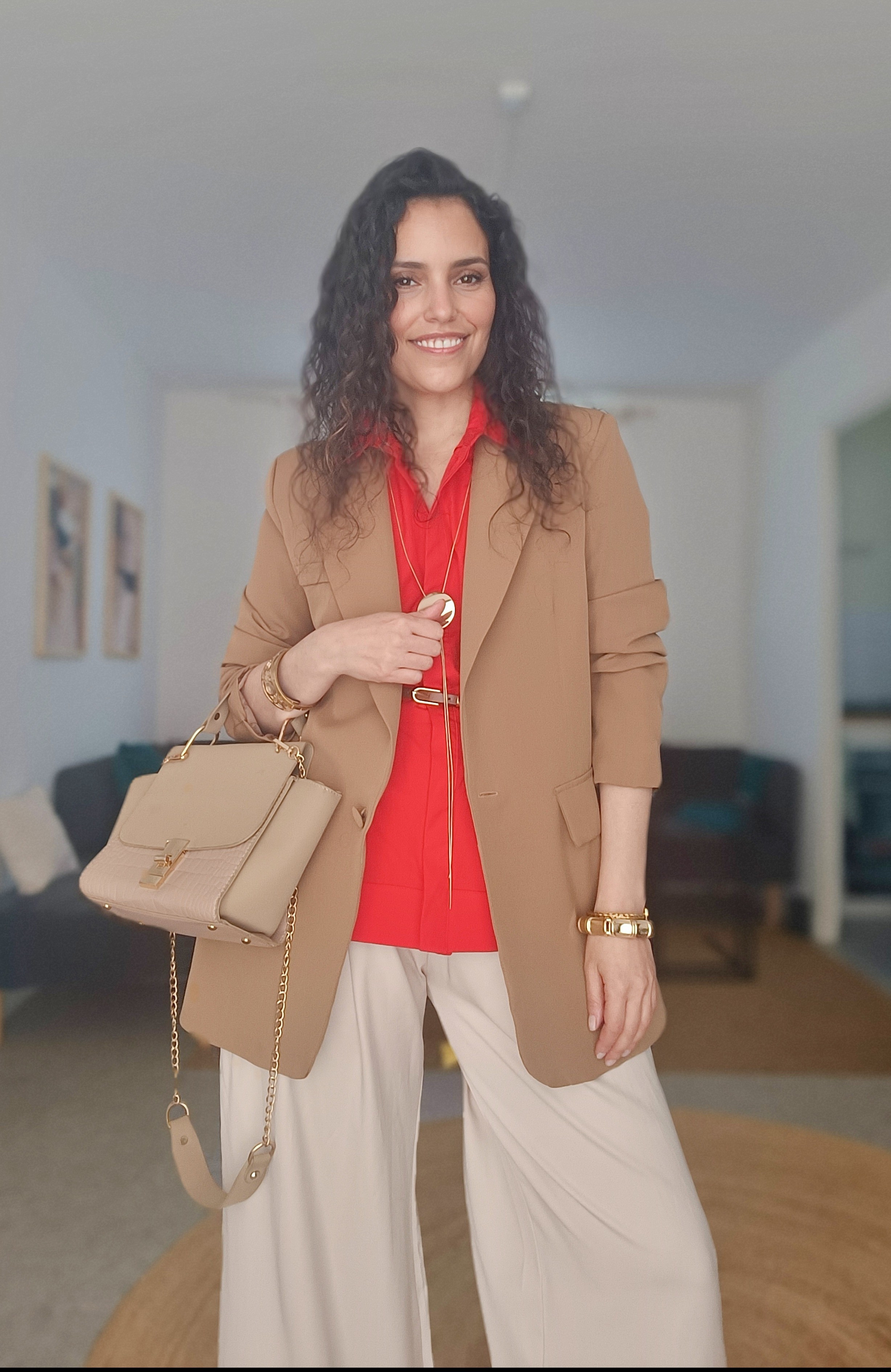 You don’t need a big budget to look expensive.It’s all about the right colors, clean cuts, and balance.This combo? Warm tones + structured blazer + flowy pants = instant elegance.Save this look for later and tell me… would you wear it?

