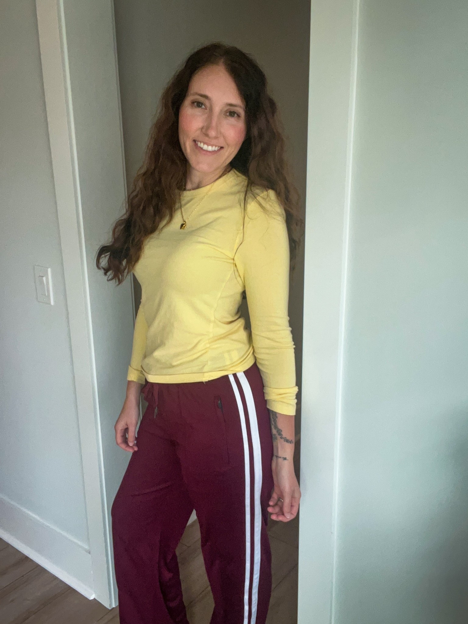 Comfy fit, mom style, mom fashion, ootd, track pants, Amazon fashionn