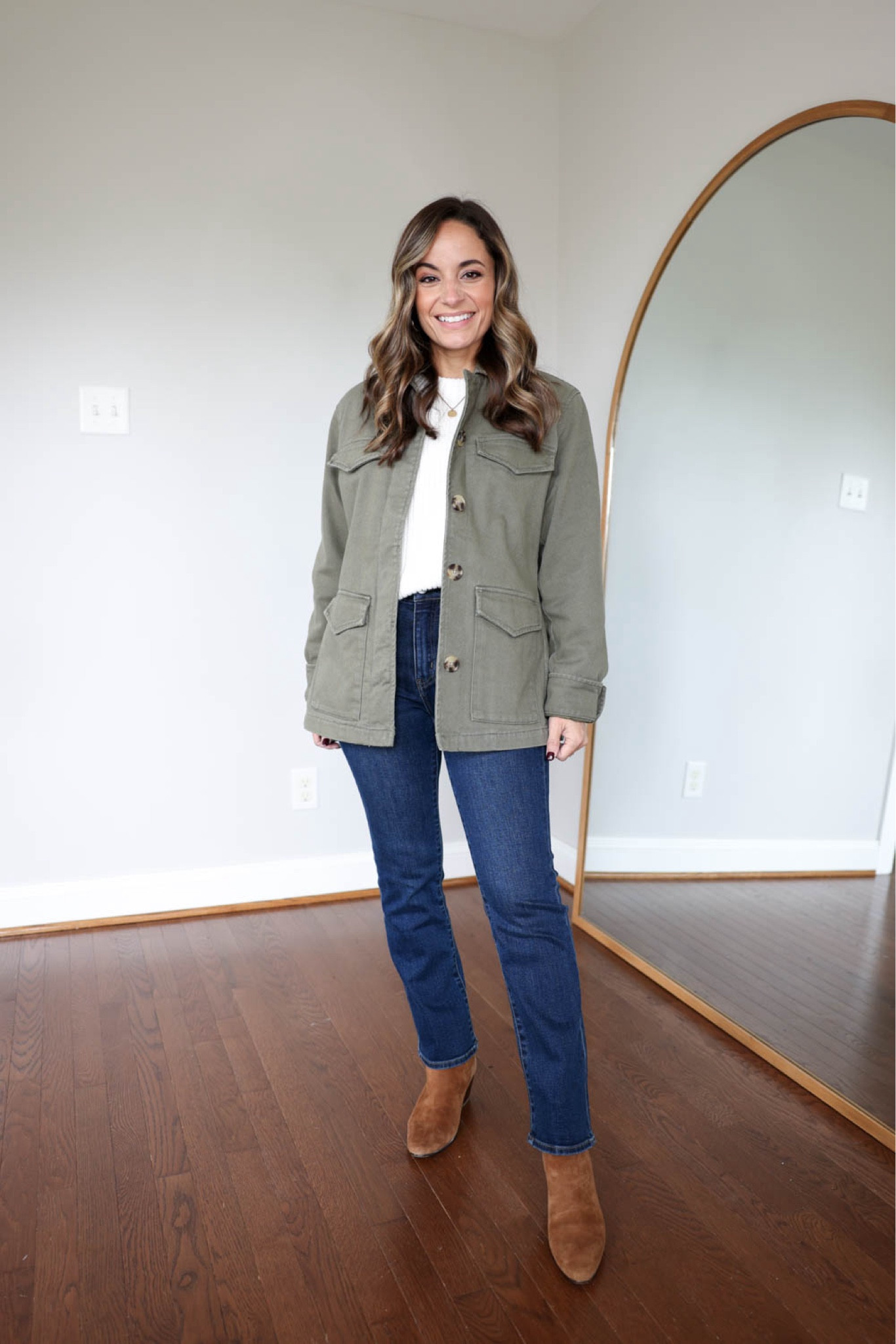 2024 fall casual capsule series: dark wash jeans! 


White sweater (Quince): xs 
Olive Jacket (Abercrombie):  xxs 
White t-shirt (gap): xxs 
Dark wash jeans (quince): 24, 26” inseam 


My measurements for reference: 4’10” 105lbs bust, waist, hips 32”, 24”, 35” size 5 shoe. 25” inseam measurement to my ankle bone.
