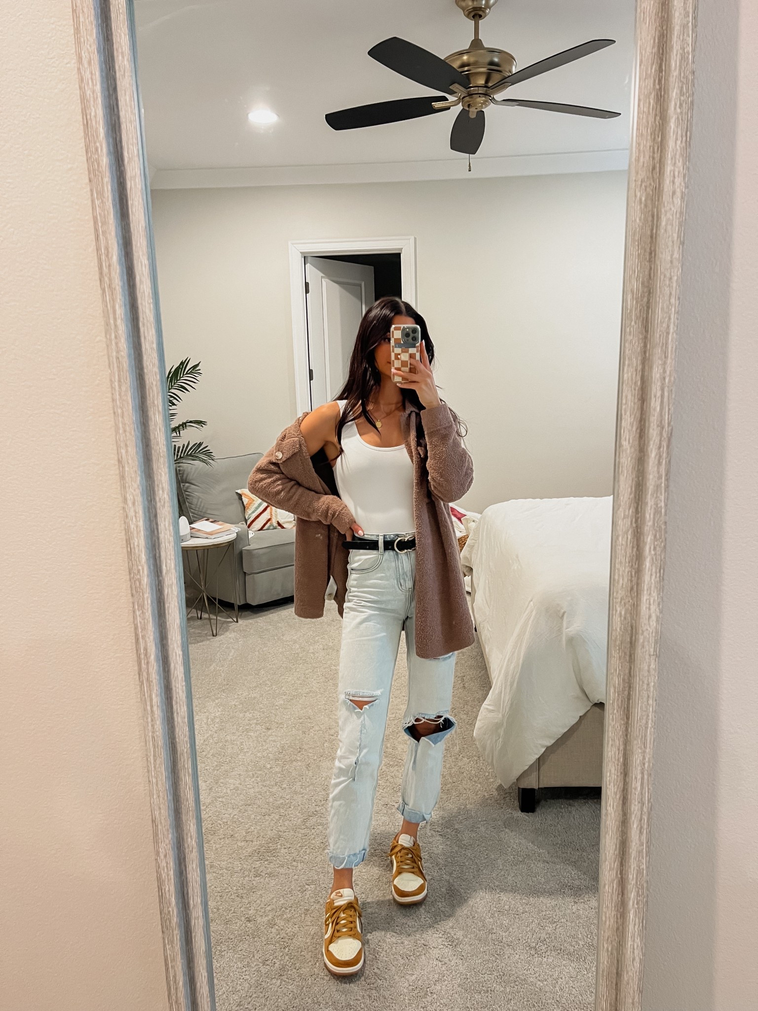 Neutrals 🤎🤍

Mom outfits errands inspo neutrals bodysuit nursing friendly bike dunks toddler mom sahm 