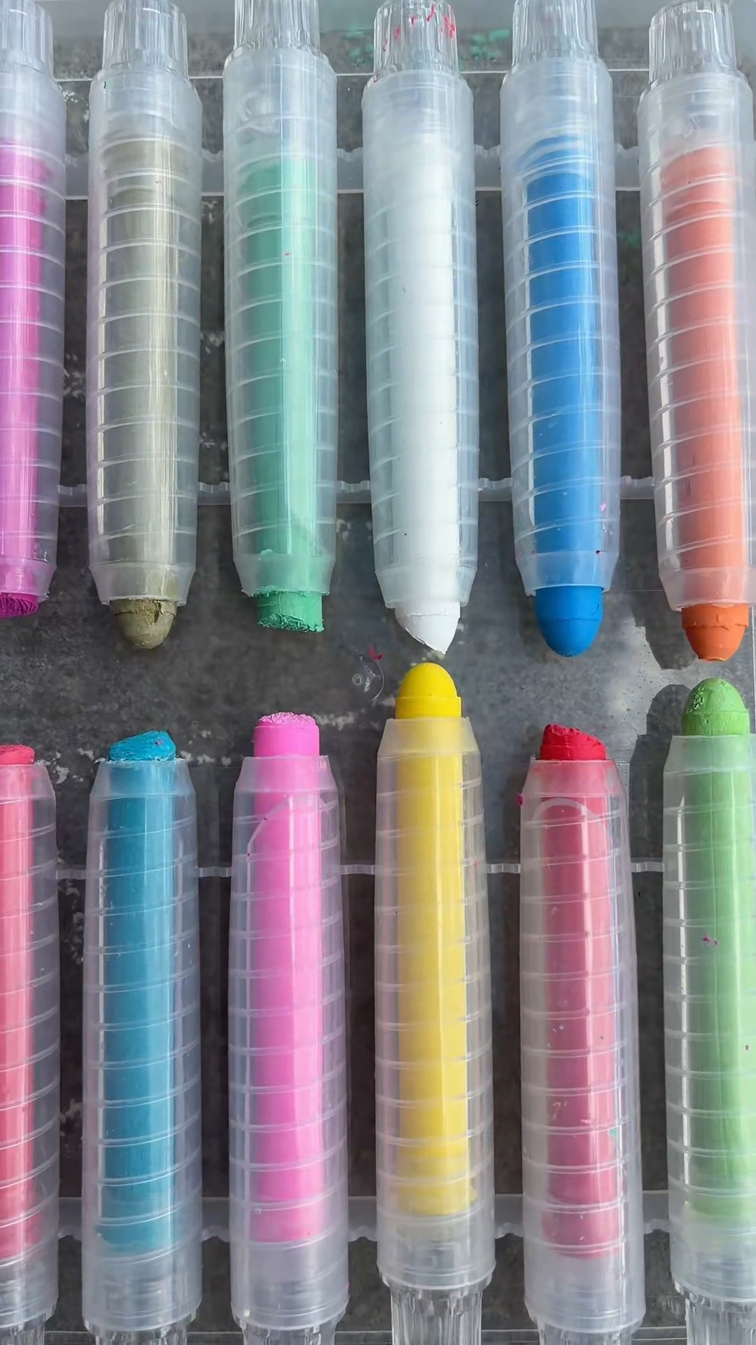 Never going back to old chalk everr again!! #chalk #play #kids #playtime #toddler

#LTKdayinmylife #LTKKids #LTKHome