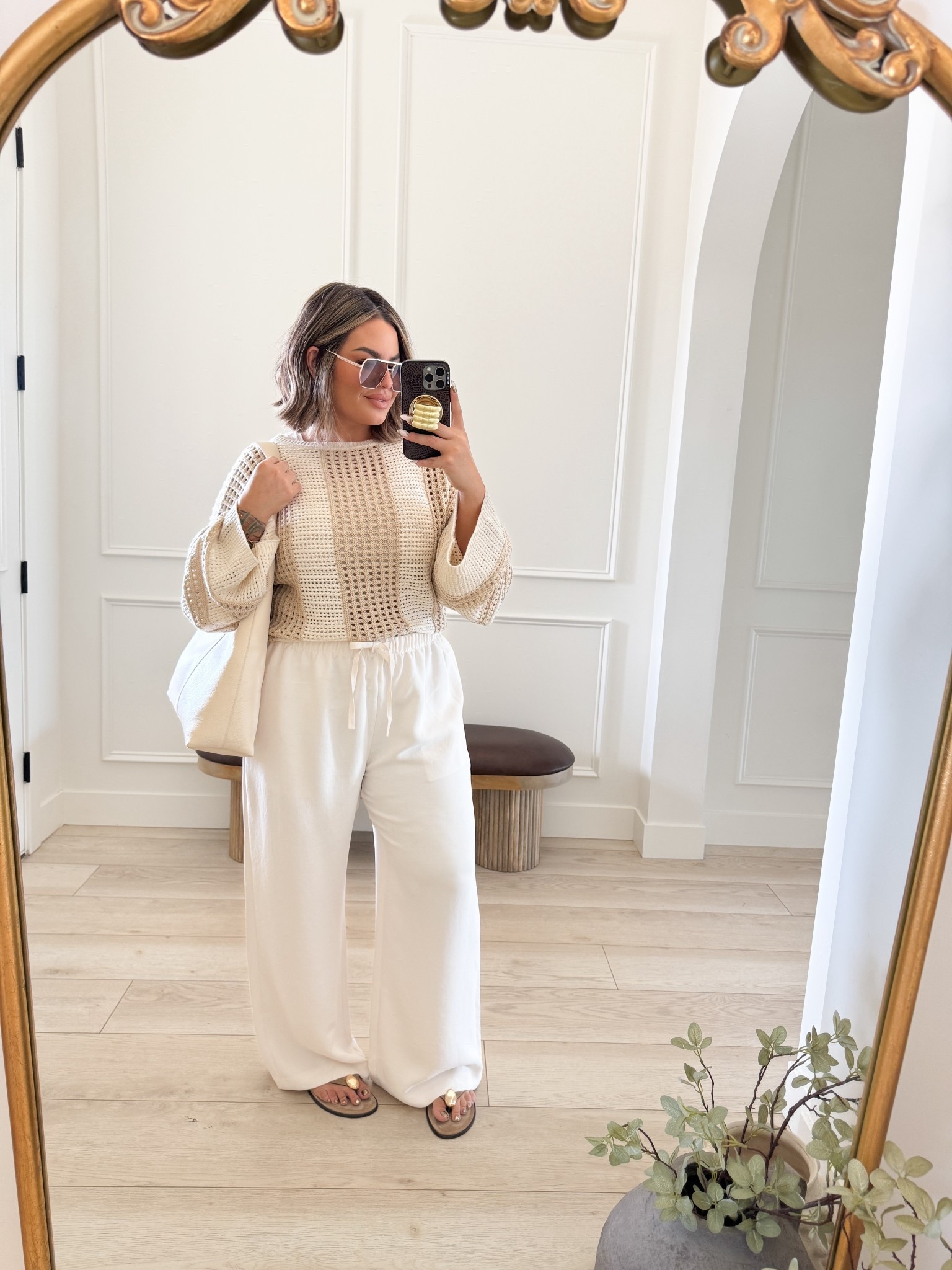 Top and tank M 
I’m wearing my Aritzia lodge pants here but linked my target ones as well that are a look for less of the Aritzia ones.
Target pants I do a xl long 
Aritzia xl reg 
I could do a L in both but I like a baggy fit in these. 
