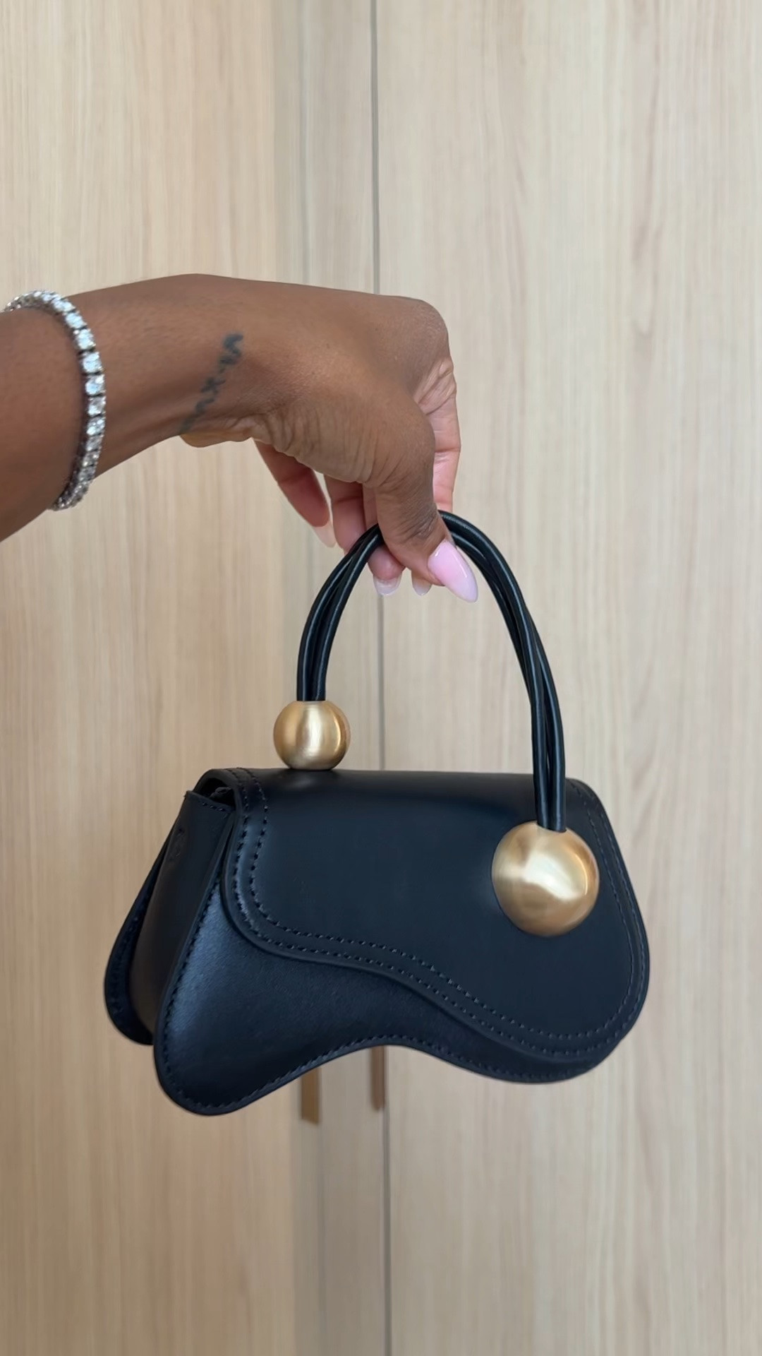 Hi Babes! 💙💛

Okay... this bag is giving quiet luxury without the designer price tag. 🤎 The sculptural shape makes it look SO much more expensive, and it's the perfect statement piece to elevate even the simplest outfit.

Fit Details:
• Sculptural top handle bag
• Rich black finish with gold hardware
• Fits all your everyday essentials
• Designer-inspired look
• Pairs with casual and dressy outfits

Where to wear:
• Date nights
• Dinner with the girls
• Weddings
• Vacation
• Everyday elevated looks

Everything is linked below!

xx, Kira | IG: KirasFashionFinds

Measurements: 5'3" | Wearing Size XS