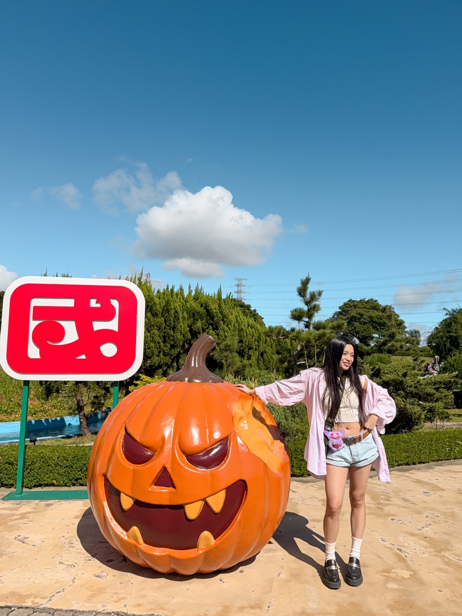 ✨ Easy Pink Shirt Layered Outfit Idea
Cream T-shirt + Light wash denim + Loafers + Layered pink shirt — the perfect casual combo for that effortless, soft look. Ideal for brunch, weekend walks, or coffee runs. Easy to style, hard to go wrong.

#pinkshirt #pinkoutfit #creamtee #lightwashdenim #loafers #smartcasualstyle #pastelpink #minimaloutfits #capsulewardrobe #easyoutfits

#LTKPetite #LTKStyleTip #LTKSeasonal