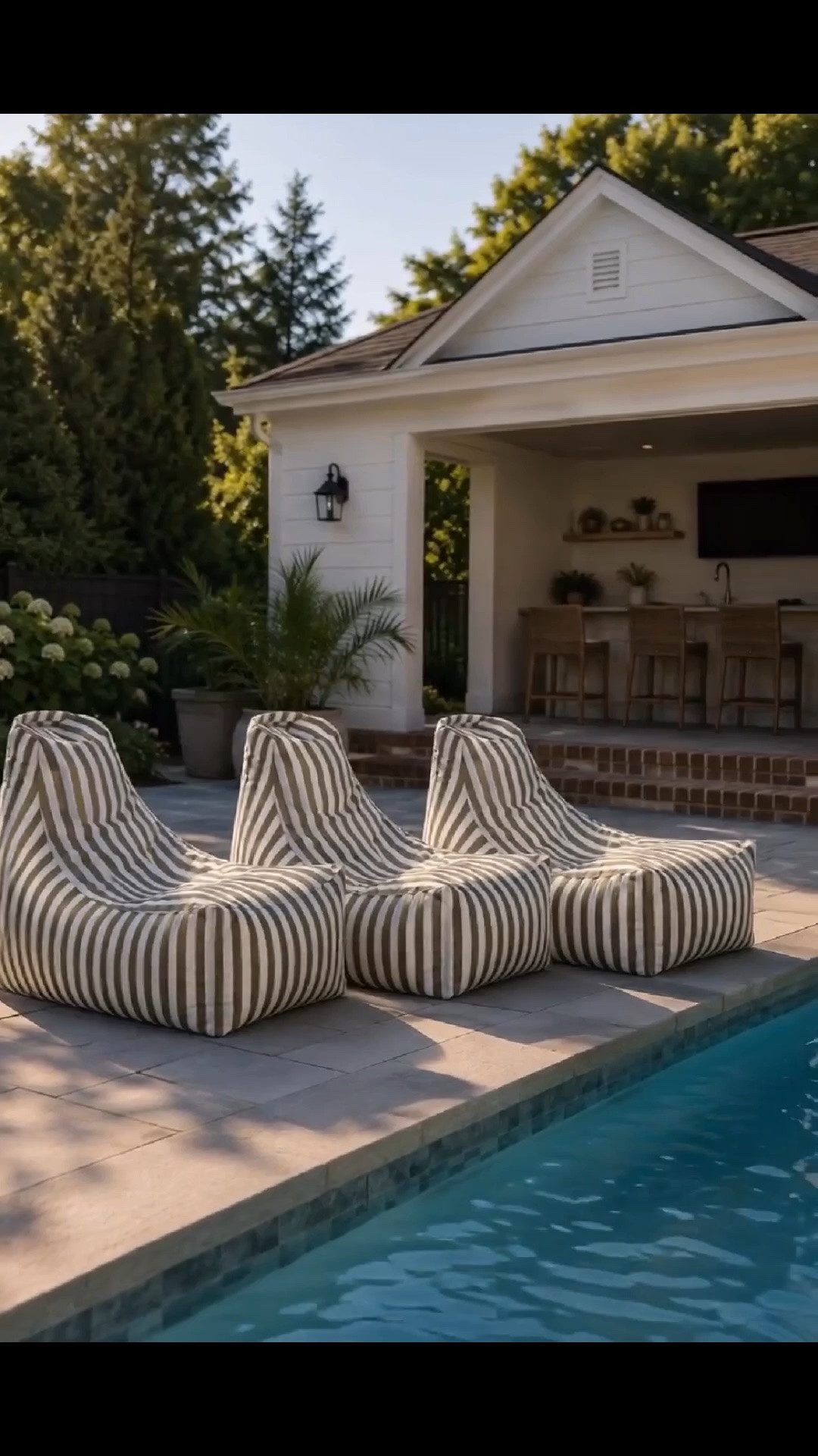 Love these outdoor bean bag chairs. Perfect outdoor lounge chair (especially for kids!)