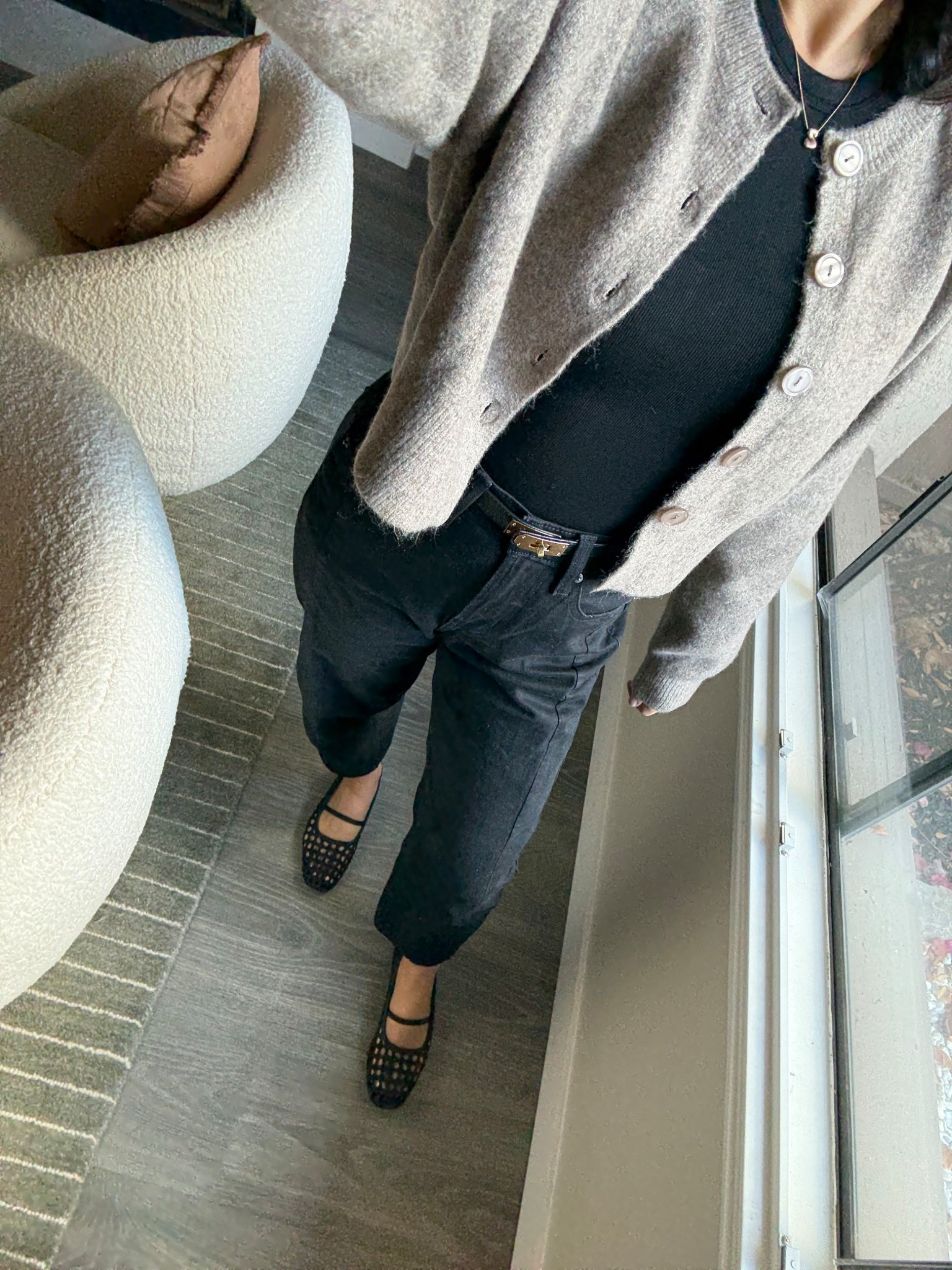 work outfit of the day since it’s finally feeling like fall! Love these flats & my barrel jeans making an appearance once again 



#LTKFindsUnder100 #LTKStyleTip #LTKSeasonal