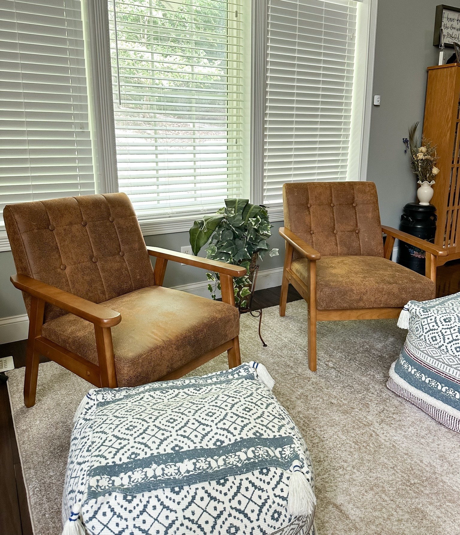 Set of two accent chairs under $200 🤎

#LTKdayinmylife #LTKHome #LTKSaleAlert