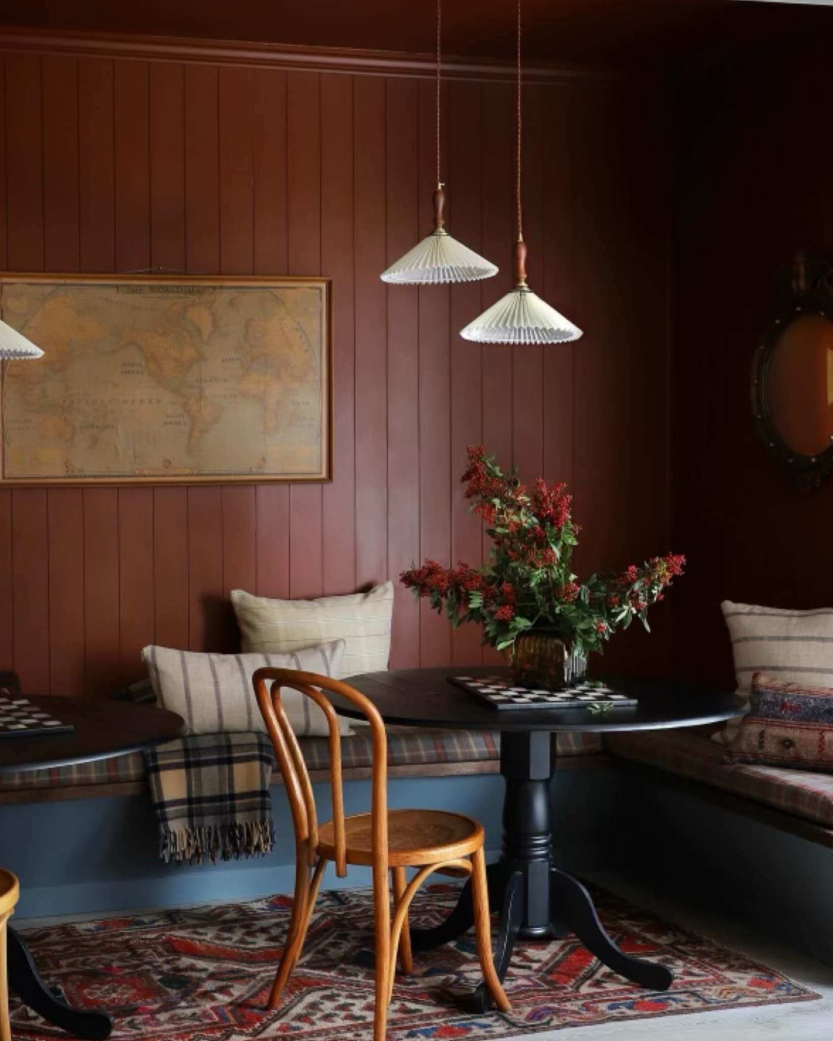 English-Inspired Dining Nook with Banquette  

#LTKhome #LTKstyletip