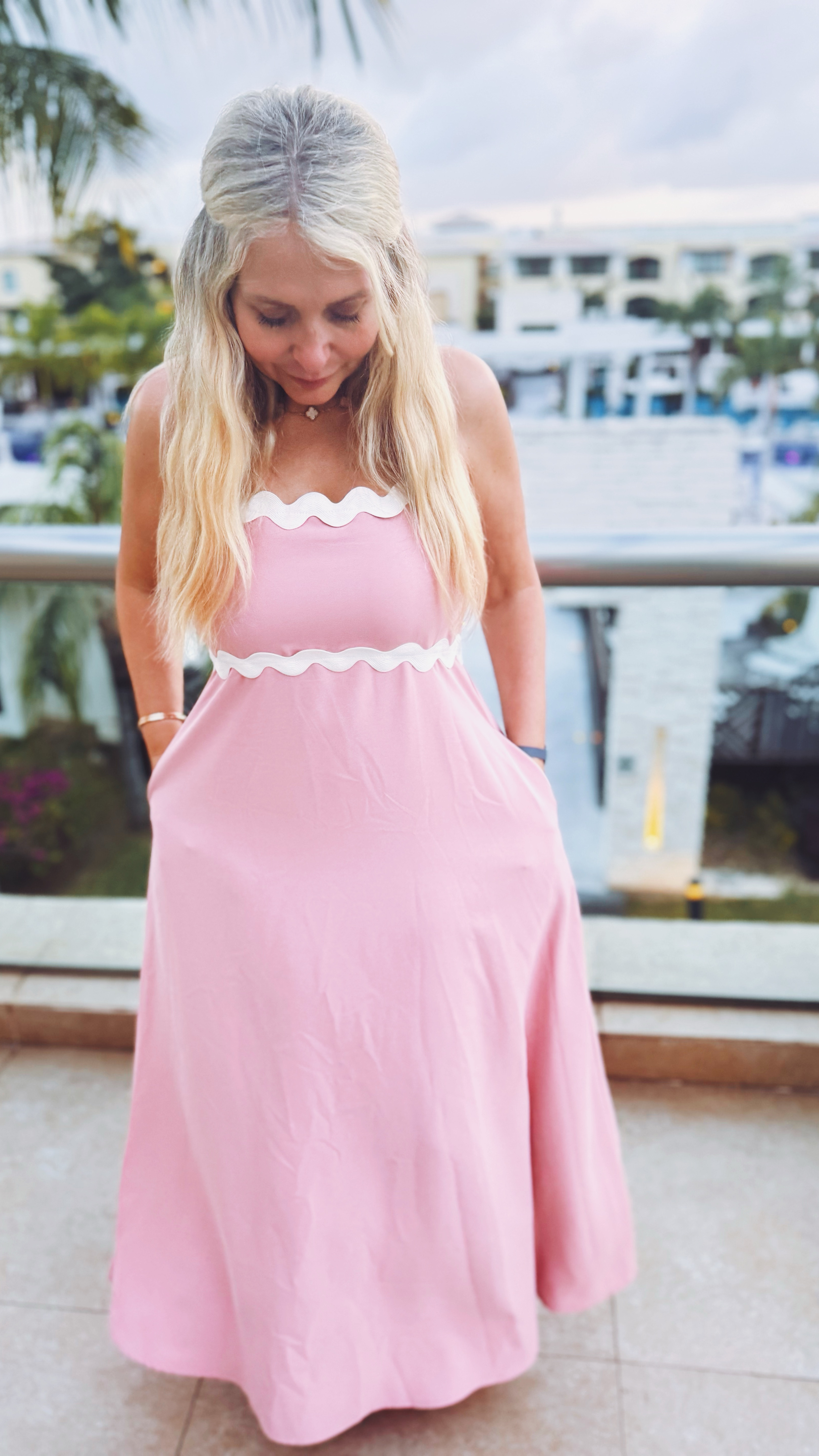 Love this gorgeous dress, it’s flowy, has pockets and is flattering! Comes in black and white too! 

#LTKFindsUnder50 #LTKStyleTip #LTKSaleAlert