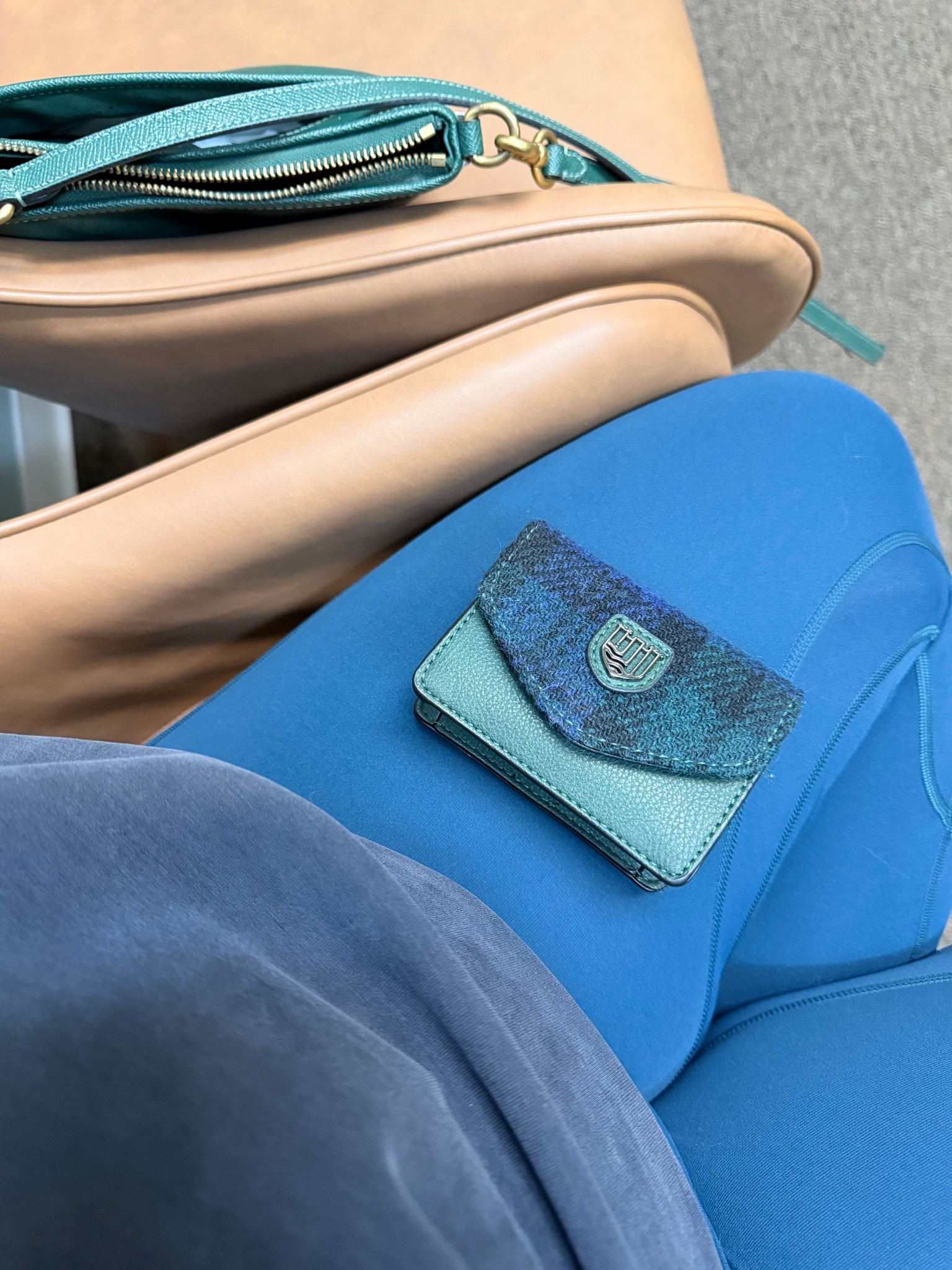 Blue green kind of day for the gym and errands 💚💙

#LTKfitnessgoals #LTKdayinmylife #LTKgrwm