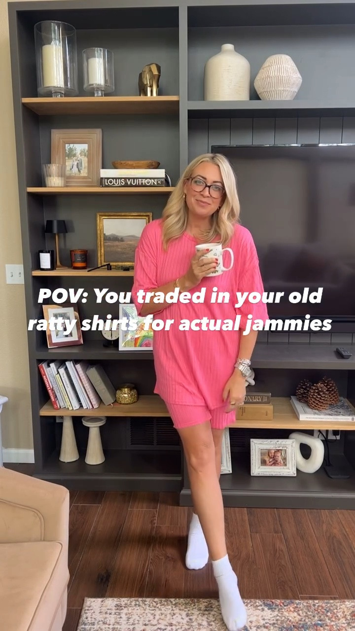 happy saturday friends! 🩷 I hope your coffee is hot and your weekend is sweet.