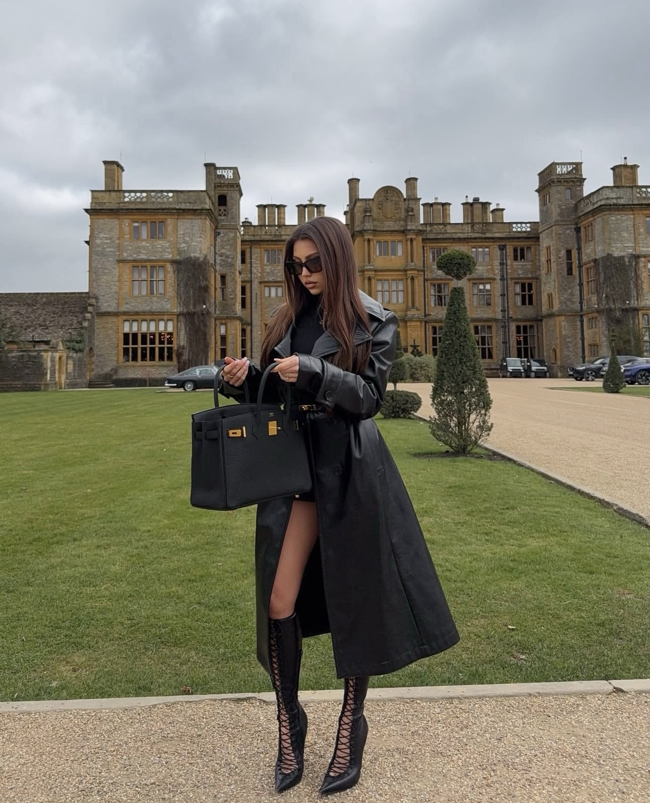 Serving looks is my protocol.

Wearing the @acnestudios leather trench, styled with a timeless Birkin 🔥

#LTKeurope #LTKuk #LTKluxury