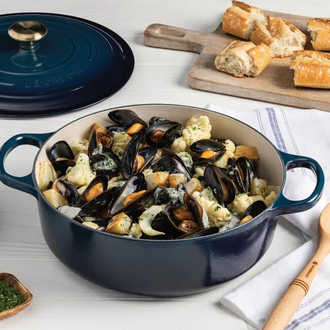 Signature Round Wide Oven | Le Creuset